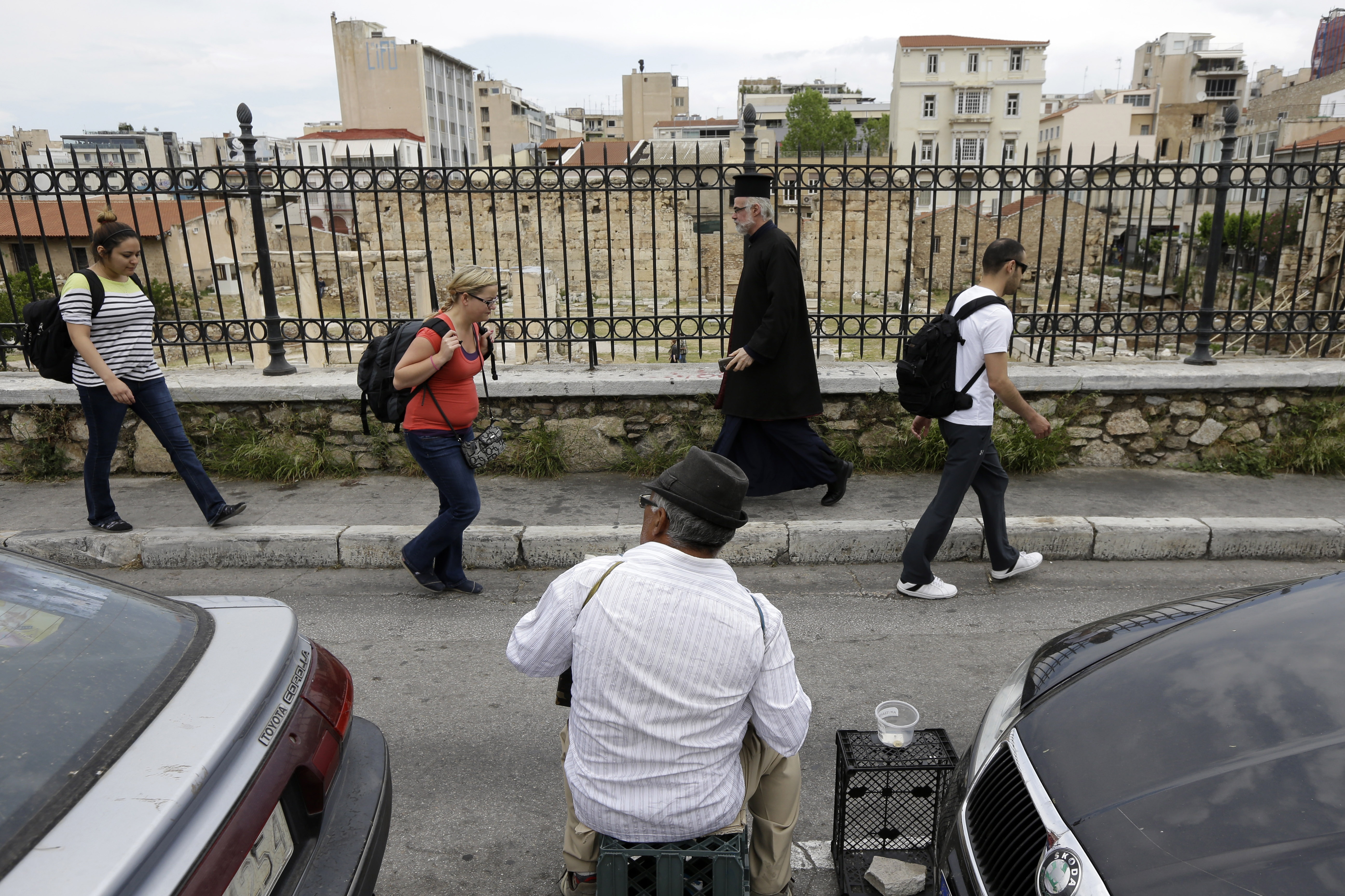 Greece pays IMF debt; leader notes steps taken toward deal