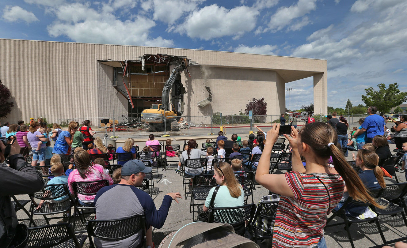 Demolition begins at Mervyns in Orem