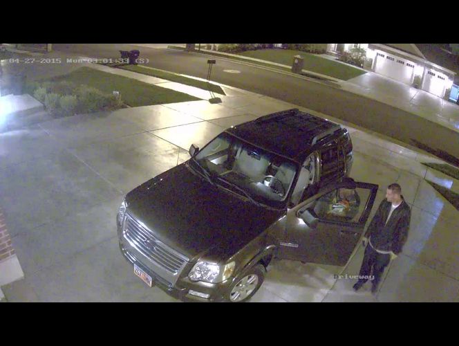 Policía de Sandy publica fotos de robo de auto pidiendo ayuda la público para localizar a los ladrones 