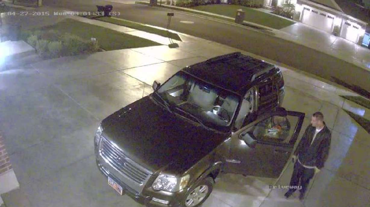 Policía de Sandy publica fotos de robo de auto pidiendo ayuda la público para localizar a los ladrones