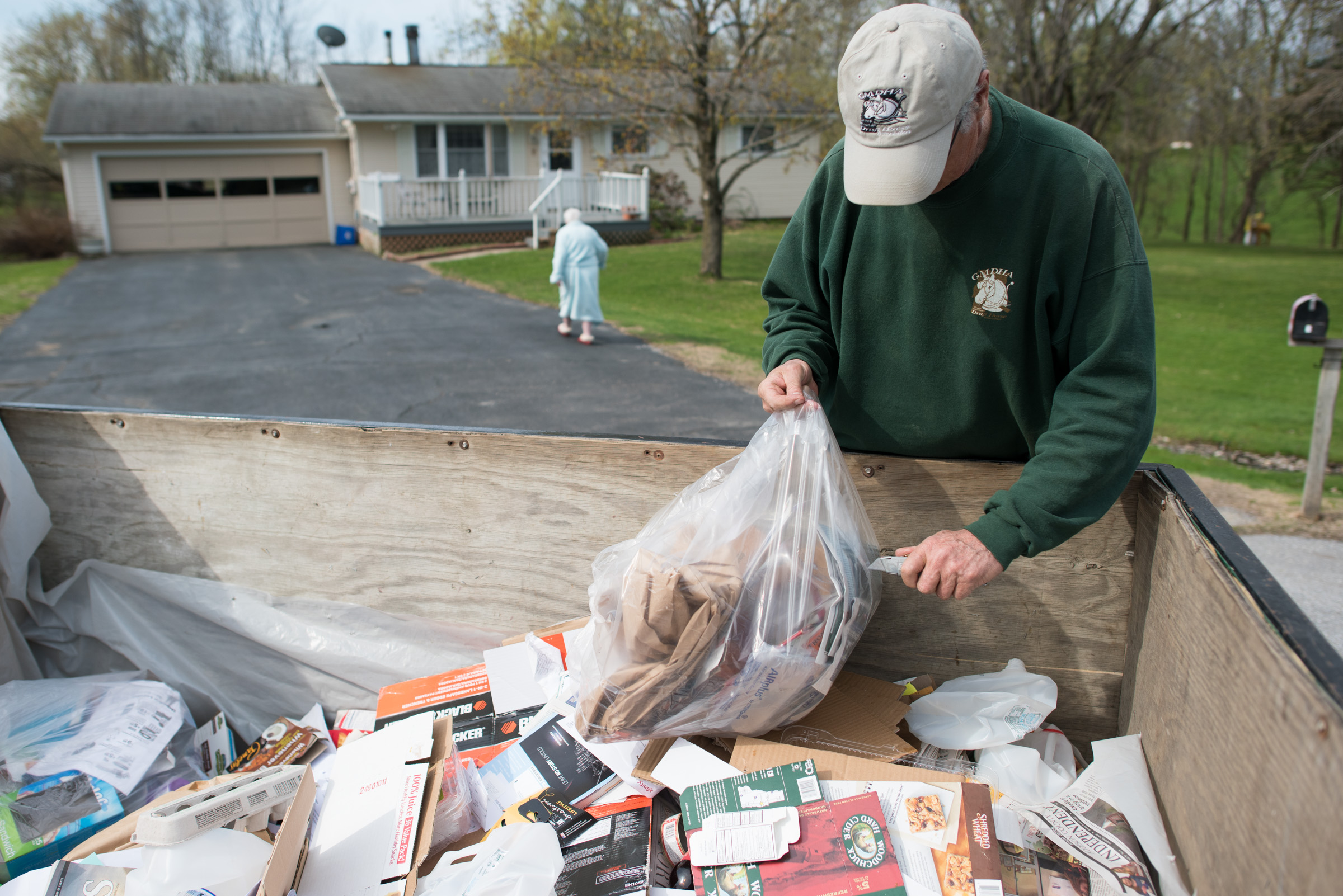 Horse-drawn trash service behooves 2 communities