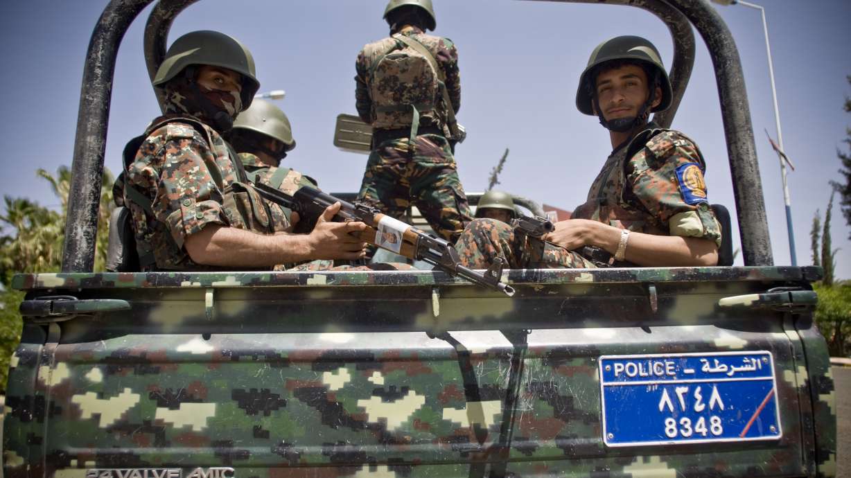 Yemen's humanitarian truce barely holds as violence resumes