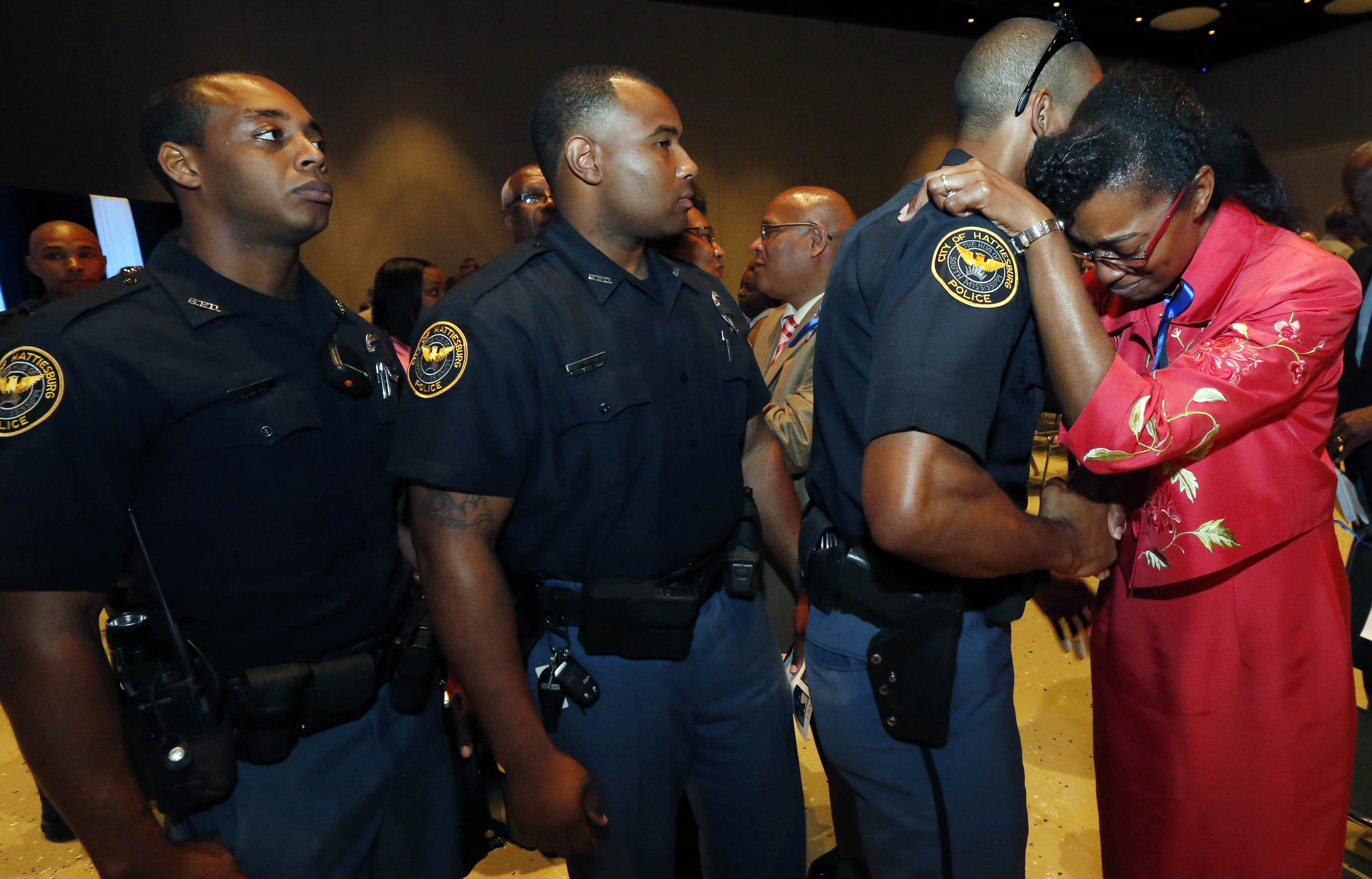 2 more sought for questioning in Mississippi police shooting