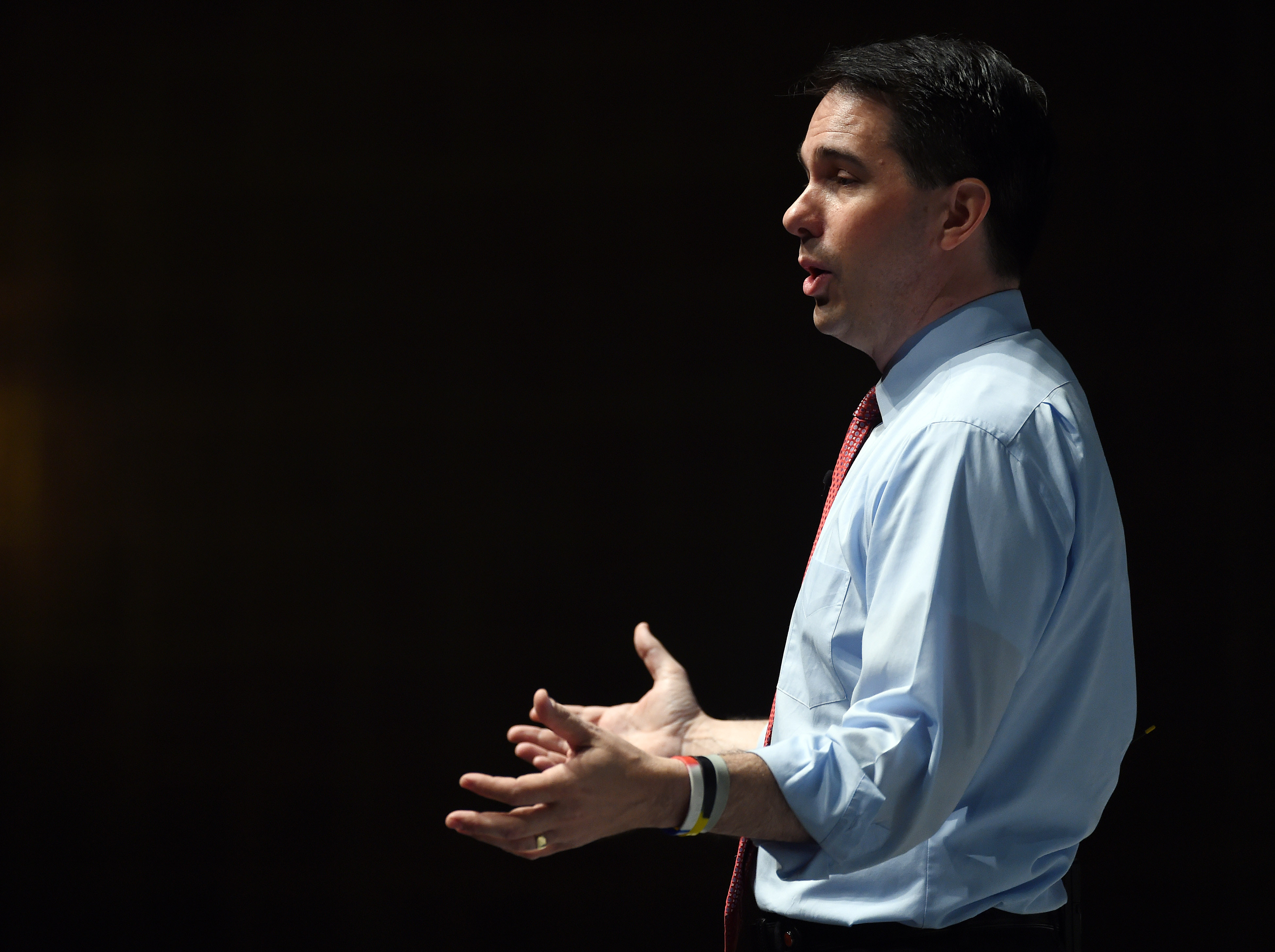 Scott Walker avoids scrutiny on Israel 'listening tour'