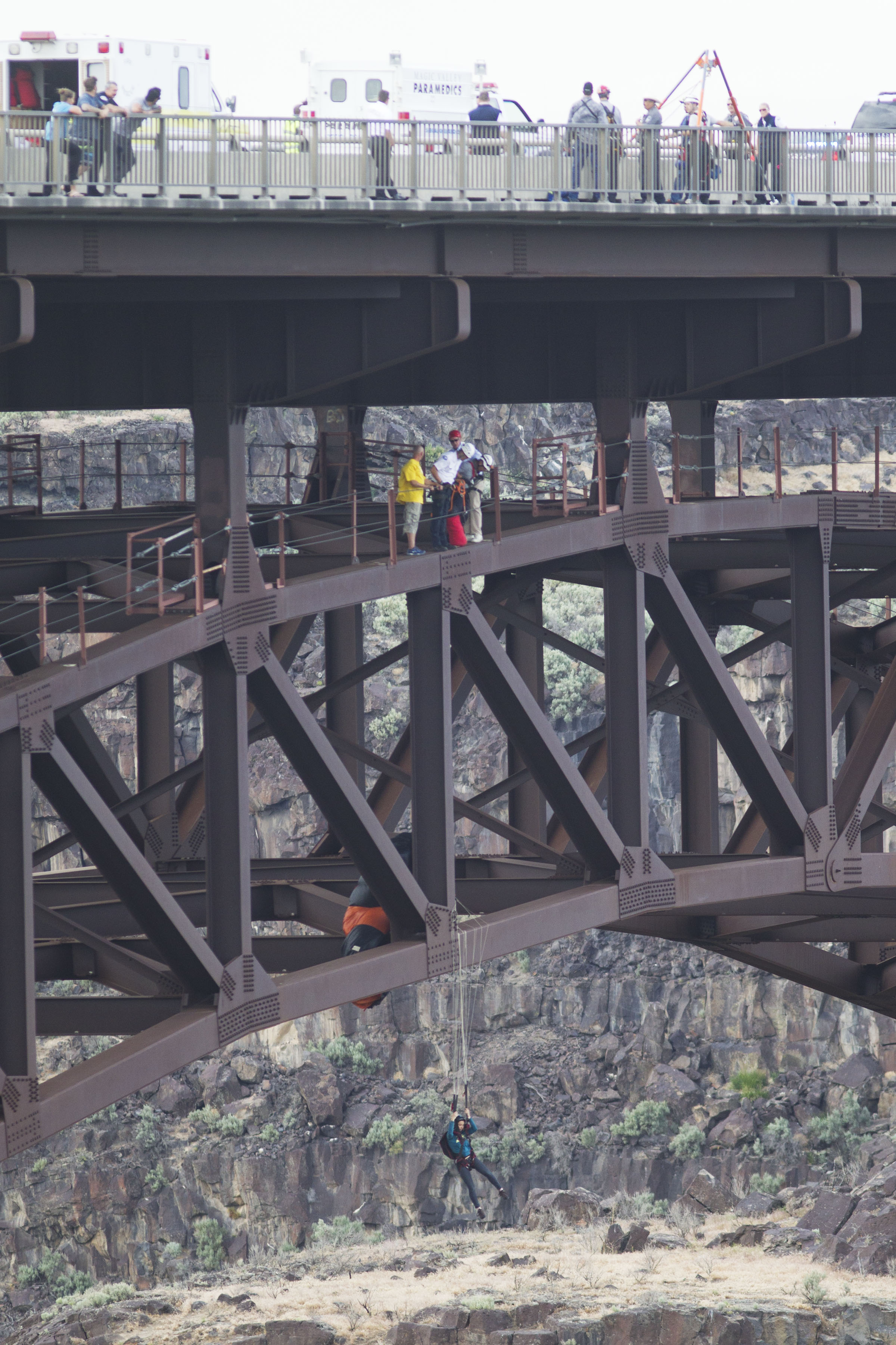 Parachutist rescued after getting snagged on Idaho bridge