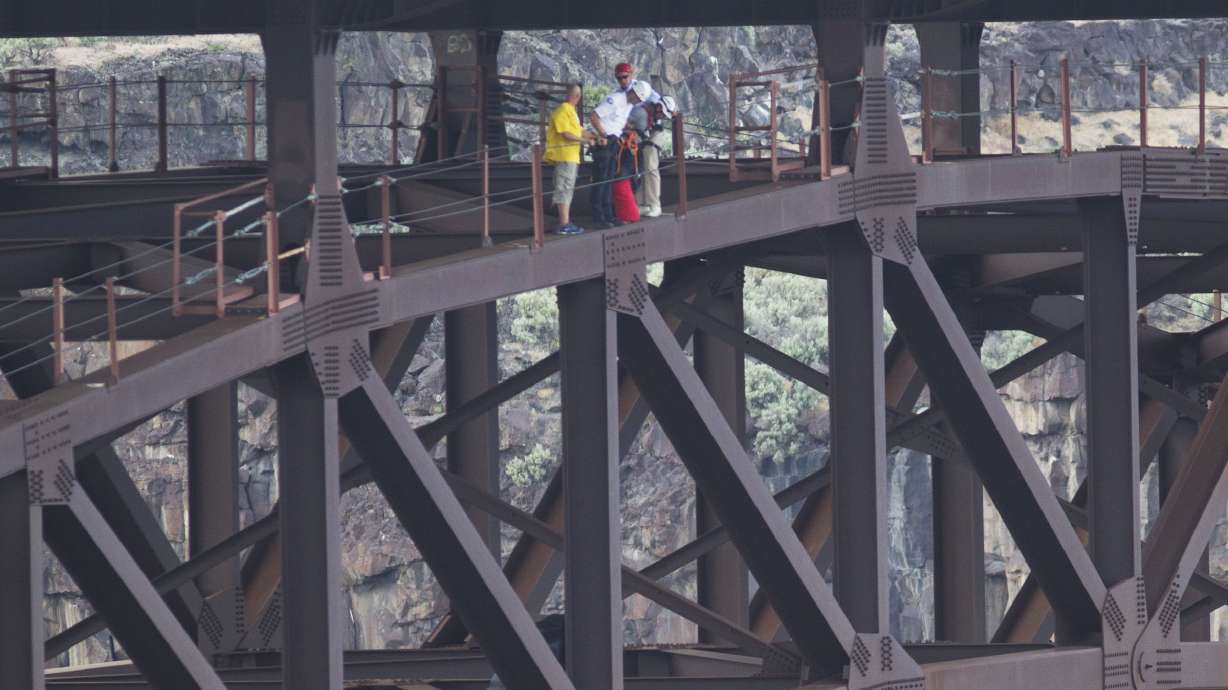 Parachutist rescued after getting snagged on Idaho bridge