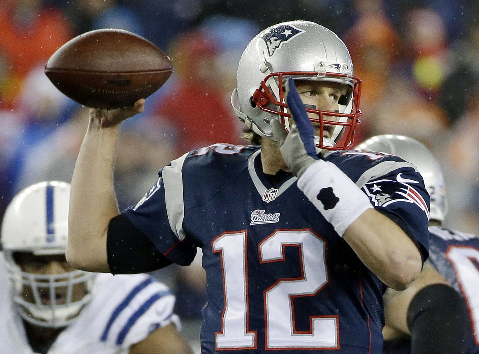 Colts taking quiet approach to debate over Deflategate