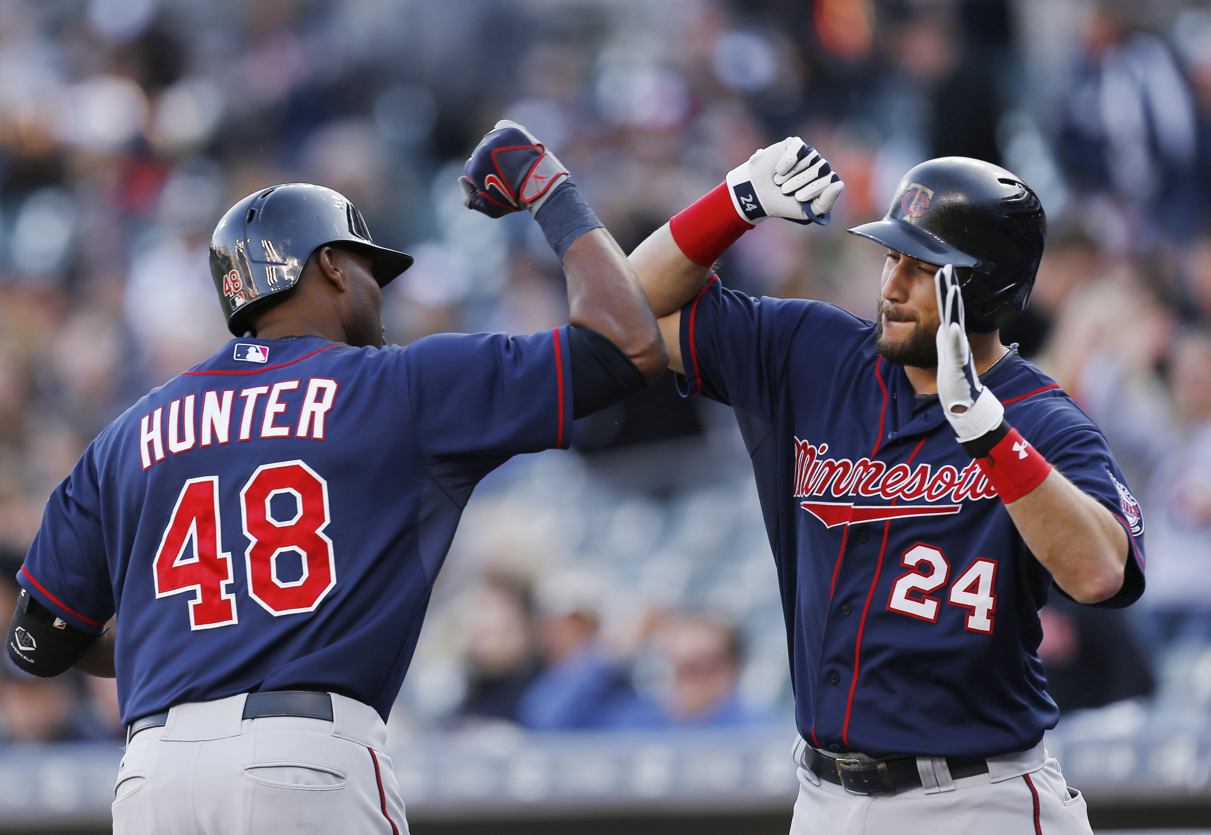 Hunter, Mauer lead Twins past Tigers 6-2