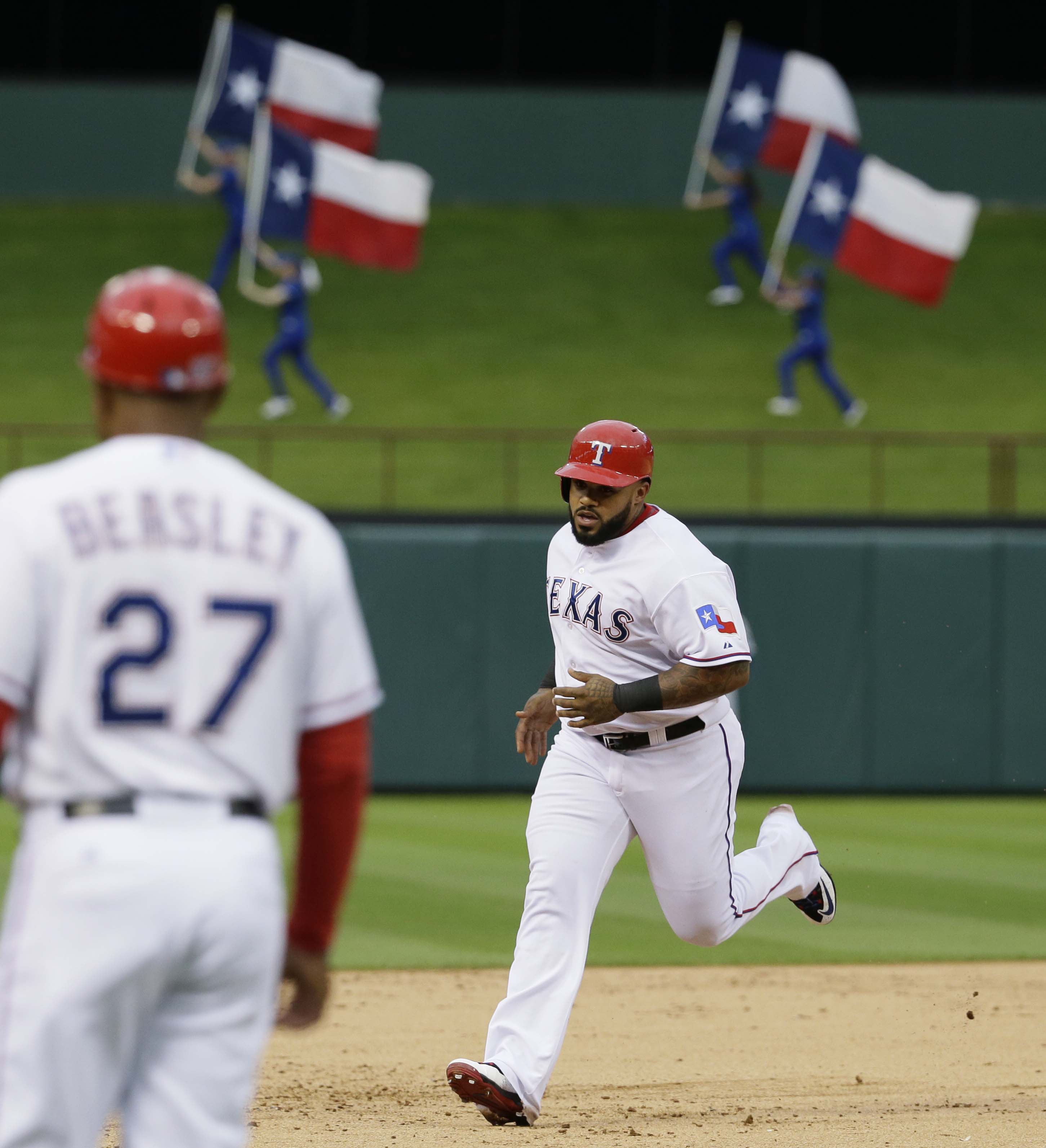 Fielder, Choo back Gallardo as Rangers beat Royals 5-2