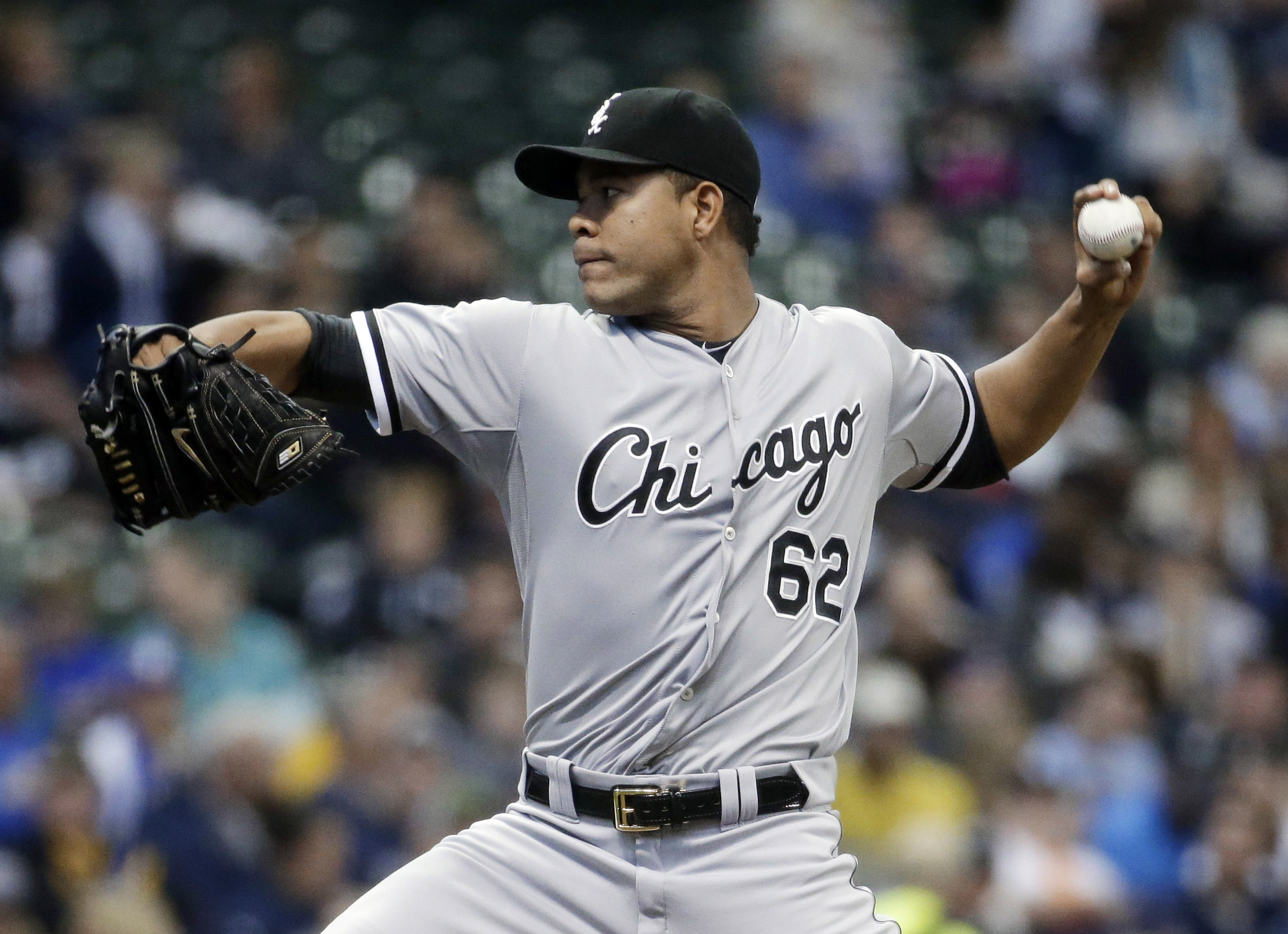 Quintana stars, White Sox hold on for 4-2 win over Brewers