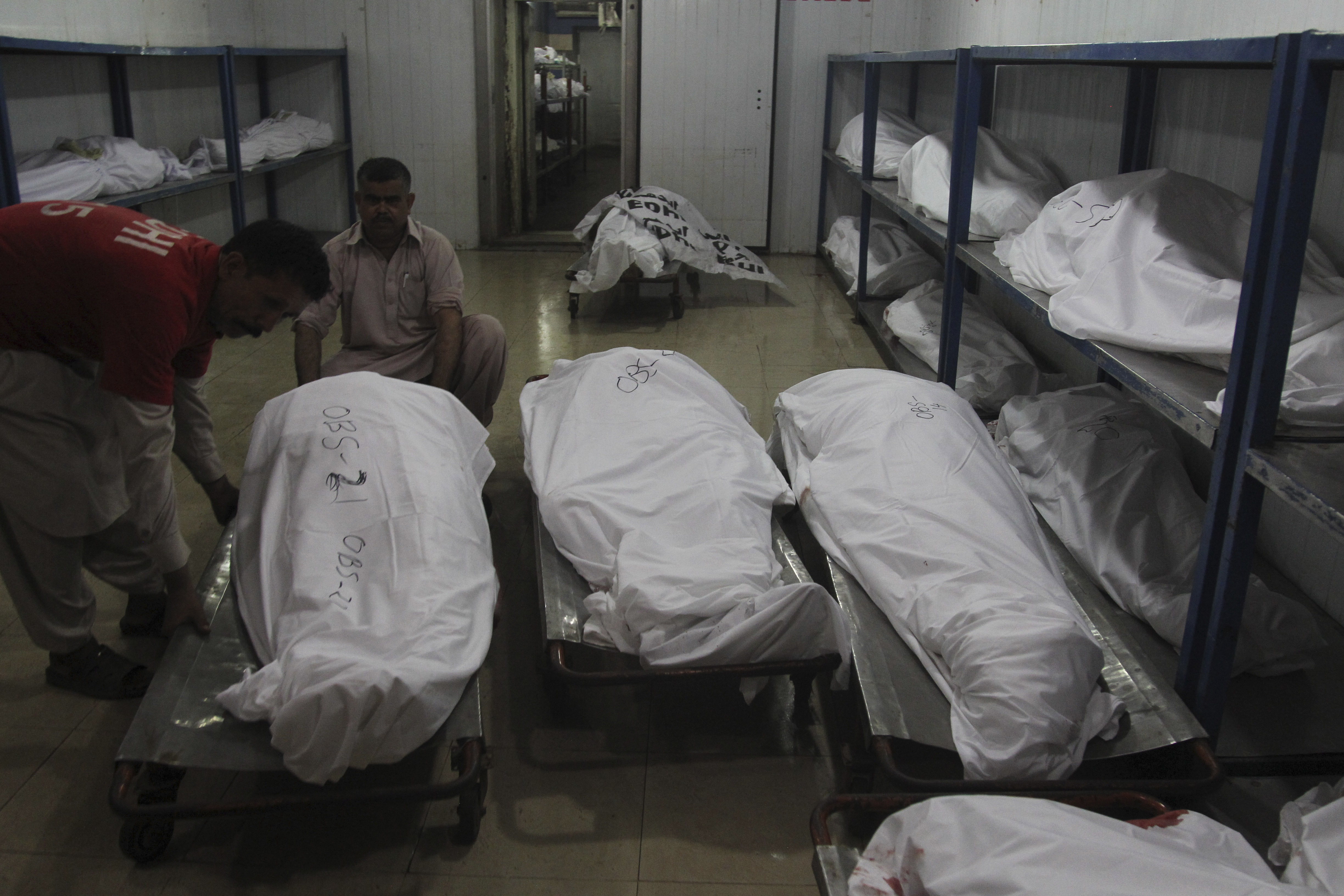 Pakistan holds mass funeral for Shiites killed in bus attack