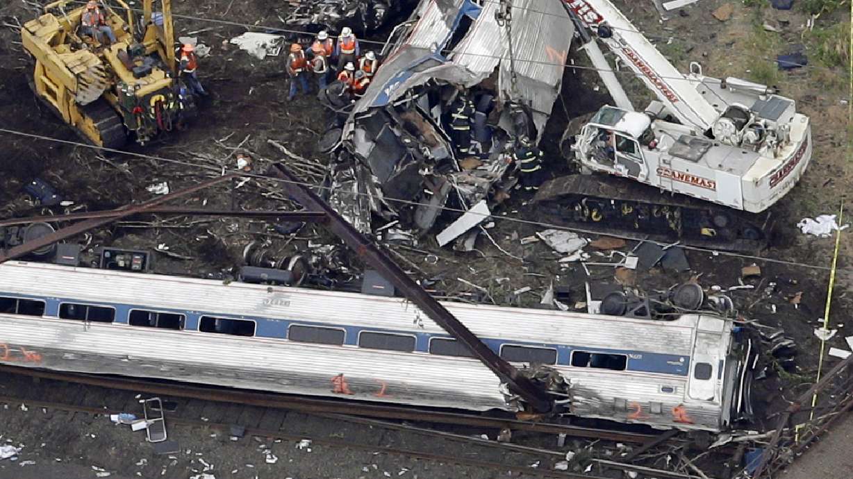 The Latest on Amtrak crash: Engineer can't recall crash