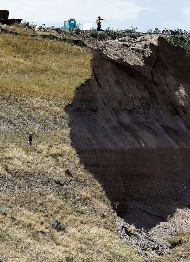Crews work following a slide in North Salt Lake, Tuesday, Aug. 5, 2014. Photo: Ravell Call/Deseret News