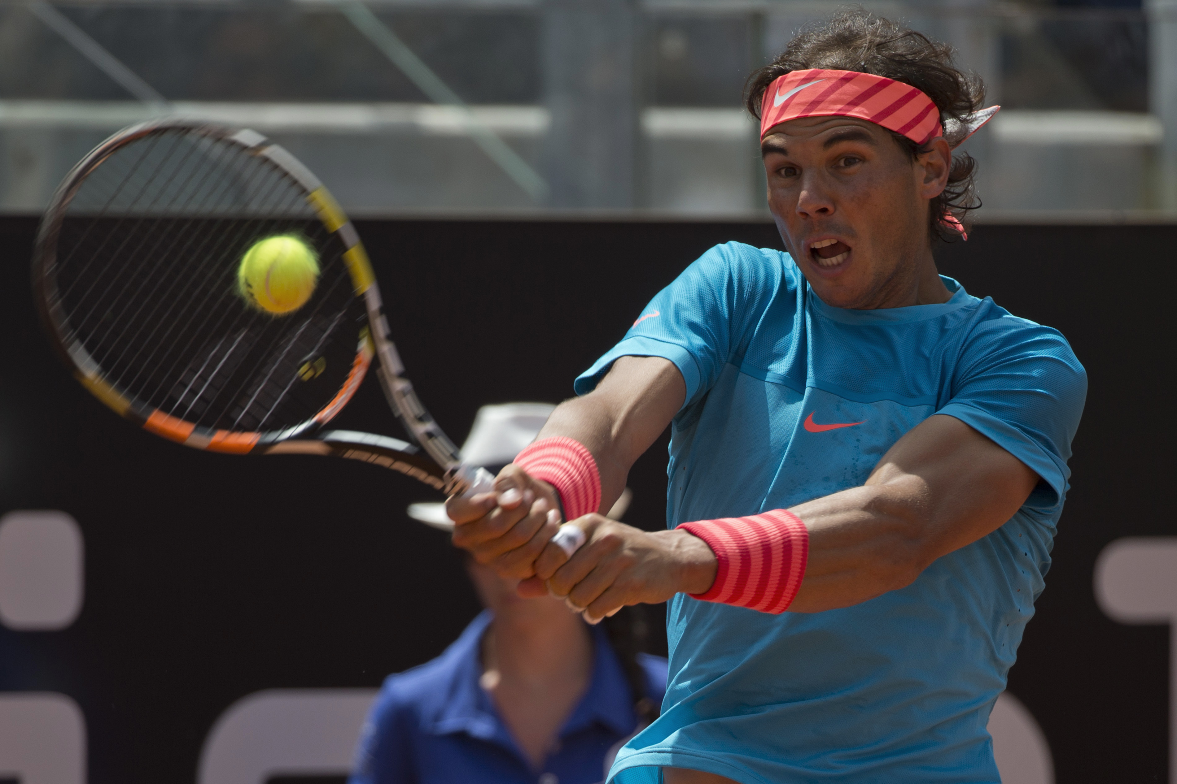 Djokovic tested by Bellucci; Murray and Serena withdraw