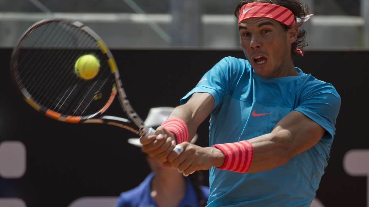 Djokovic tested by Bellucci; Murray and Serena withdraw