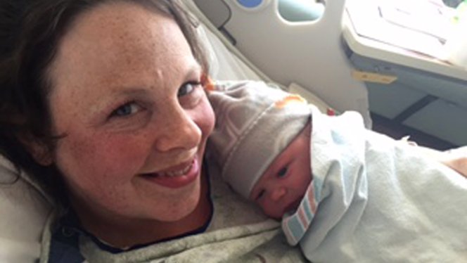 Madre da a luz a su décimo tercer hijo varón