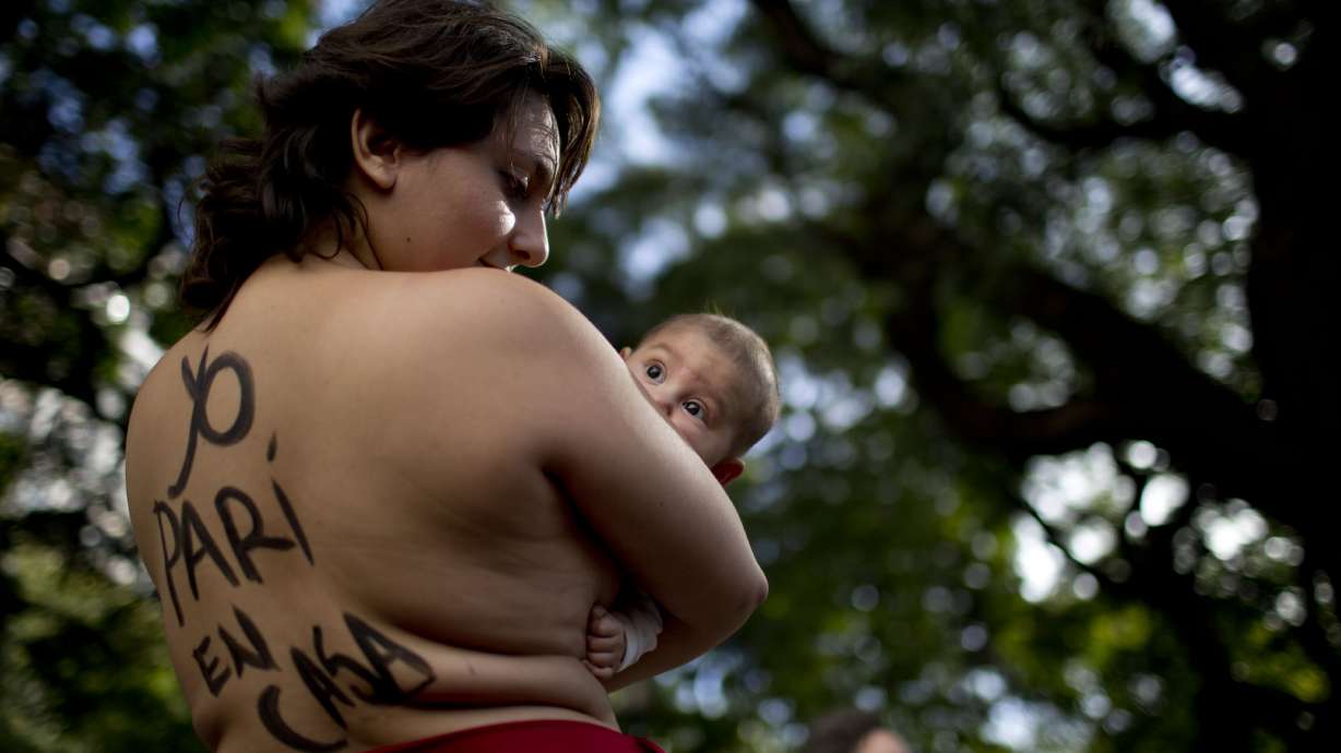 Argentina midwives bare breasts to defend home births