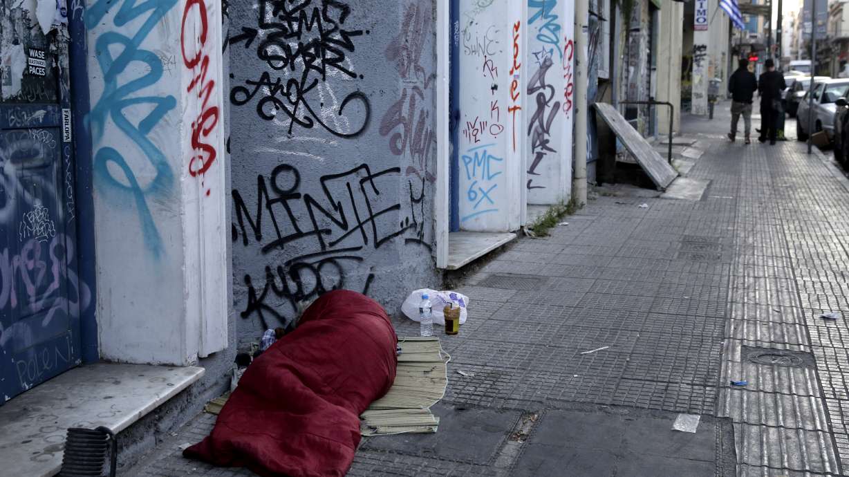 Greek deputy finance chief sues German paper over cash claim