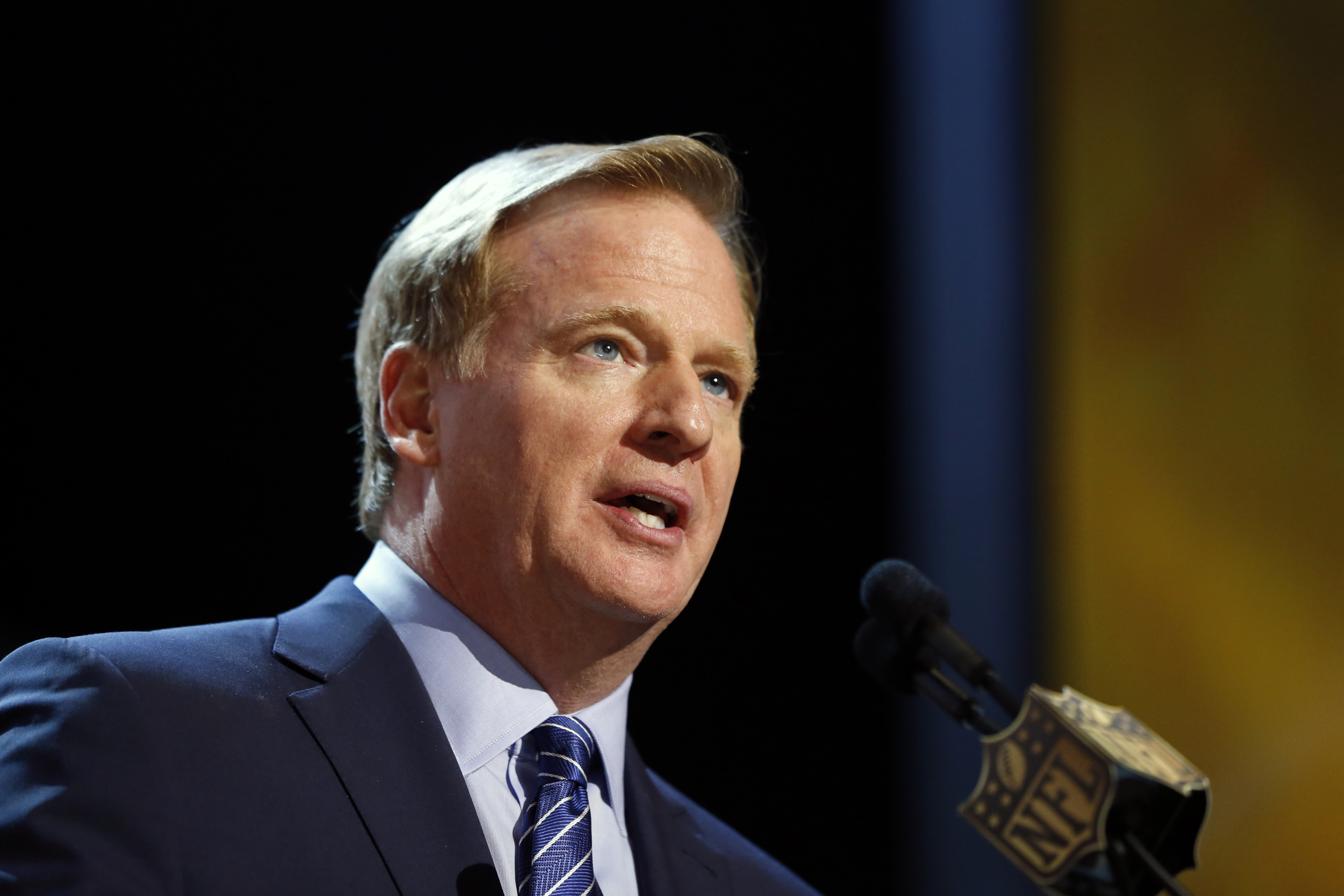 Brady, union threaten Goodell with lawsuit in 'Deflategate'