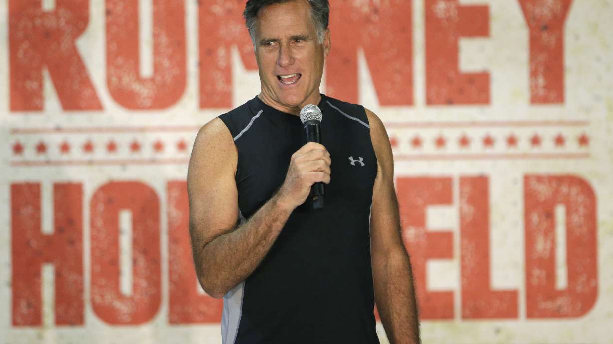Mitt Romney lasts 2 rounds against Holyfield in boxing match