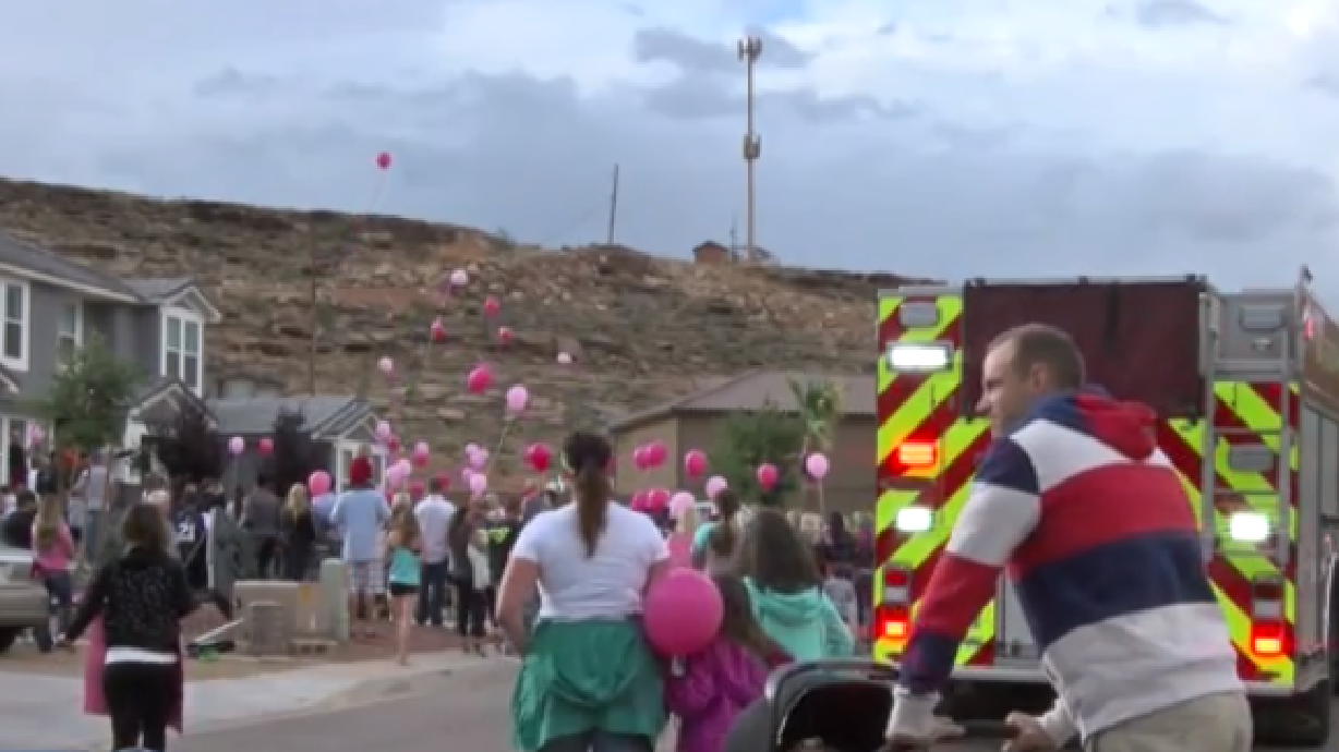 La niña de 5 años que sigue luchando por su salud regresa como una héroe a su hogar en UT