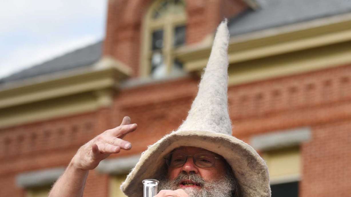 Popular UM chemistry professor gives last lecture