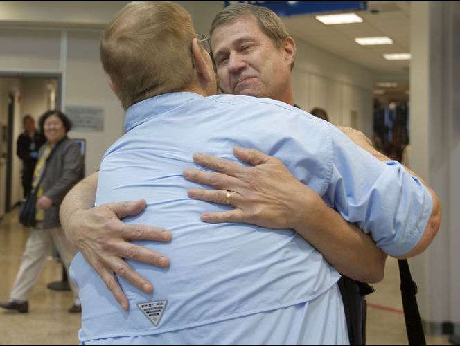 Hombre de UT conoce a un hijo del que no sabía que existía 60 años luego de su nacimiento