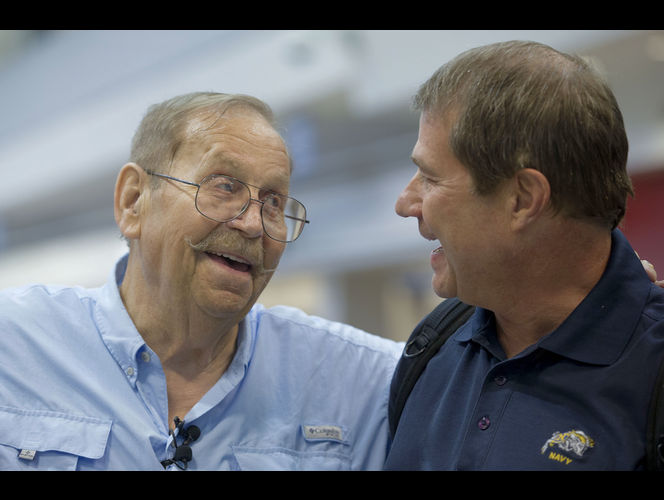 Hombre de UT conoce a un hijo del que no sabía que existía 60 años luego de su nacimiento