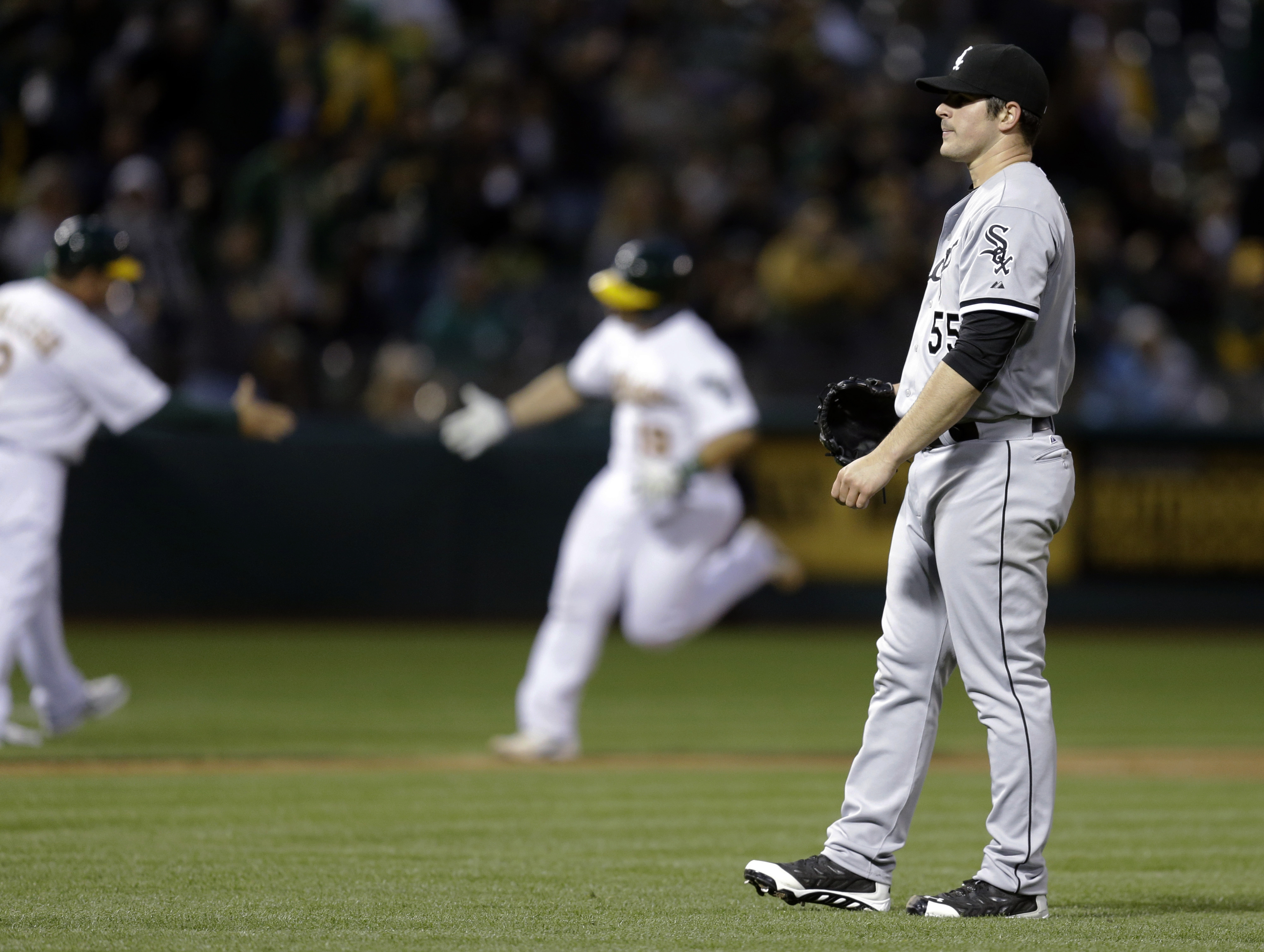 White Sox score five in 7th to beat A's 7-6