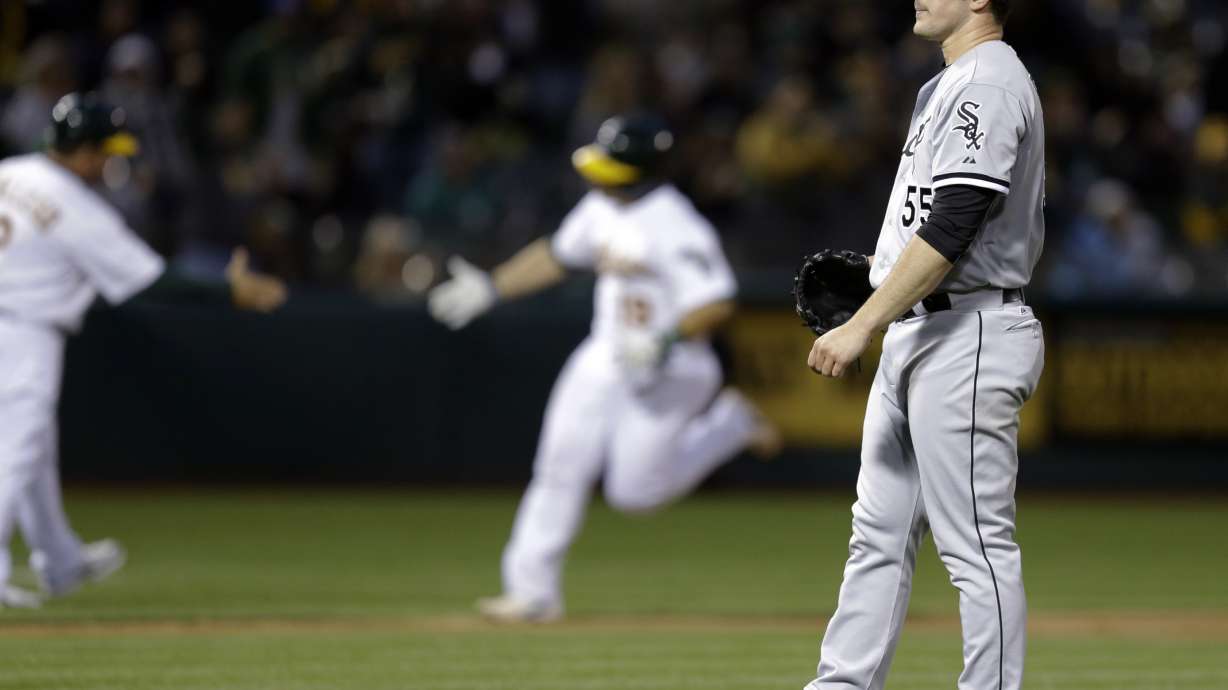 White Sox score five in 7th to beat A's 7-6
