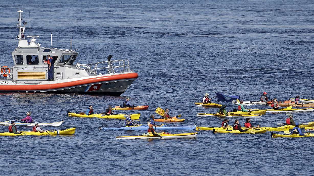 Anti-Arctic drilling kayaktivists hold 'Shell No' protest