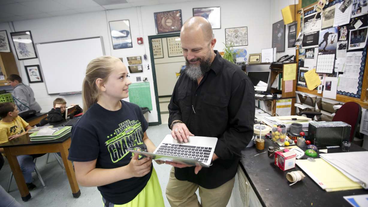 Educator relates stories from Army service to daily lessons