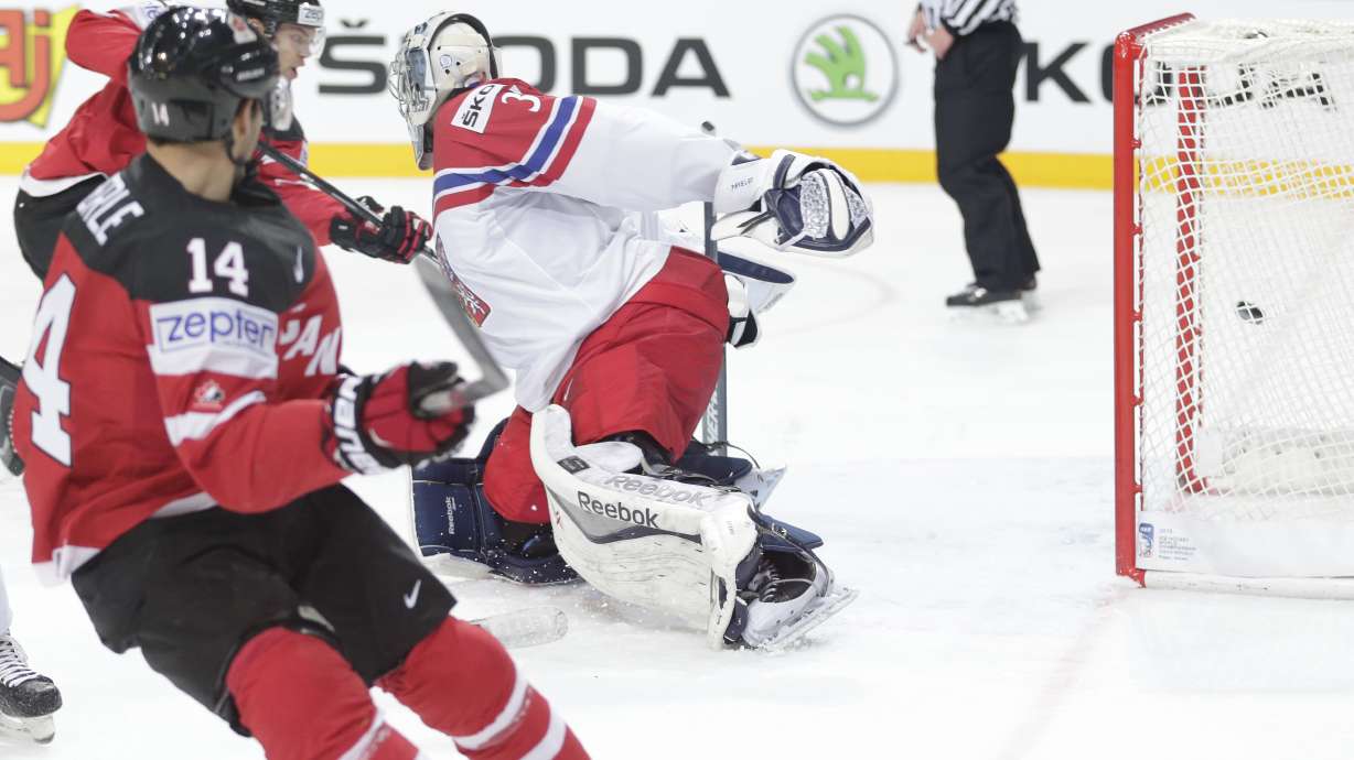 Canada, Russia advance to ice hockey worlds final