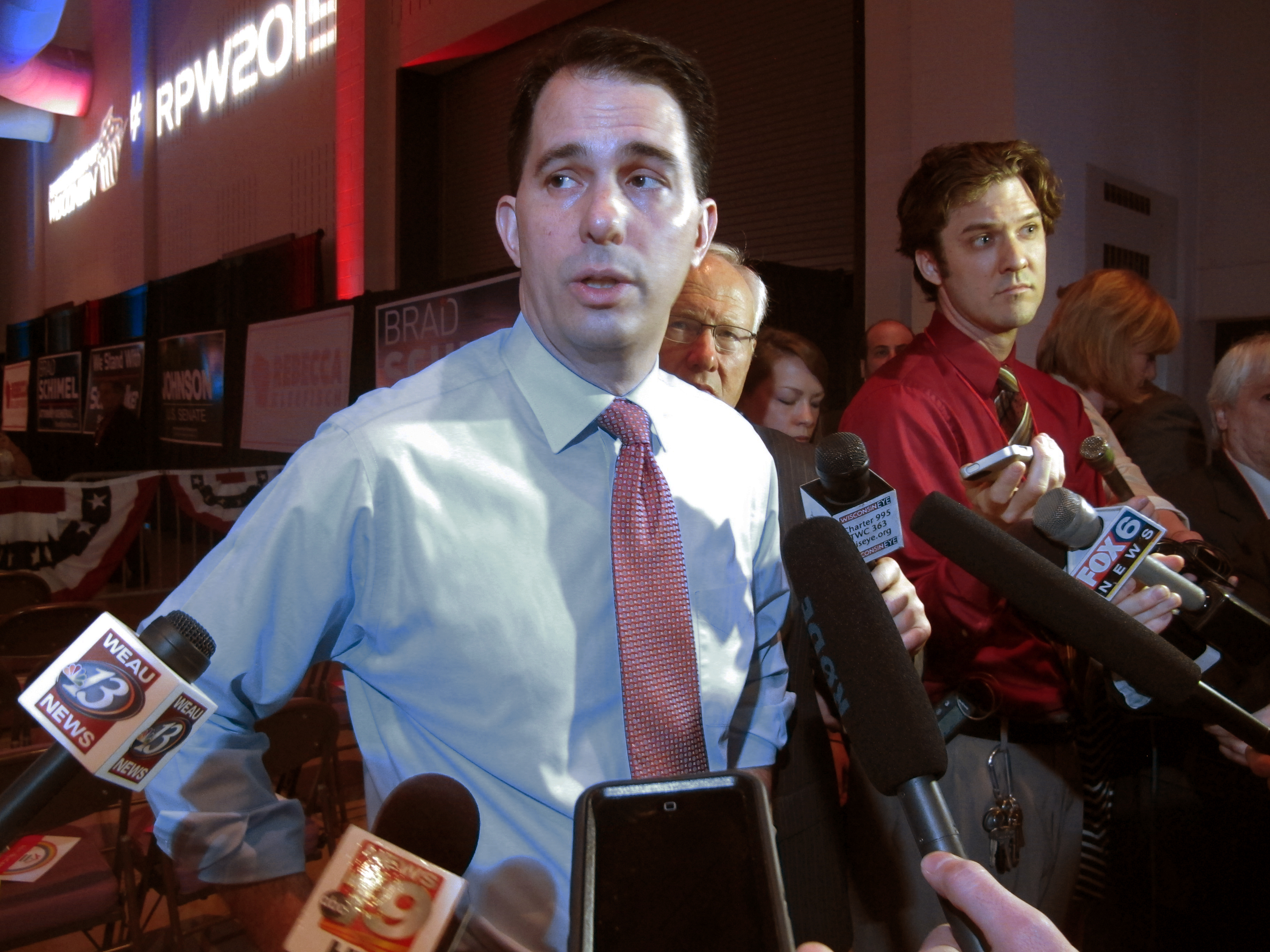Walker tells Republicans he transformed Wisconsin