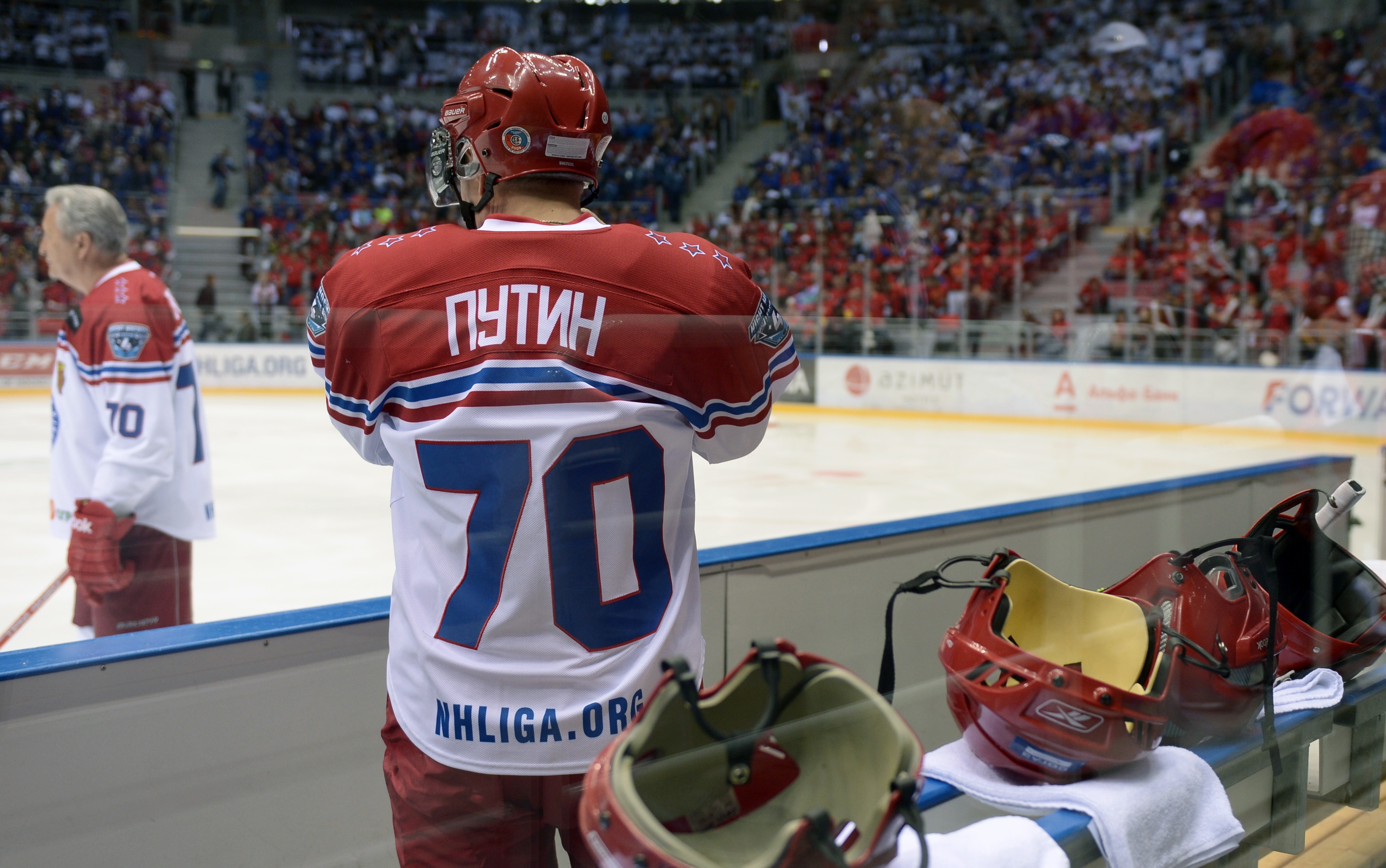 Russia's Putin plays with NHL veterans, scoring 8 goals