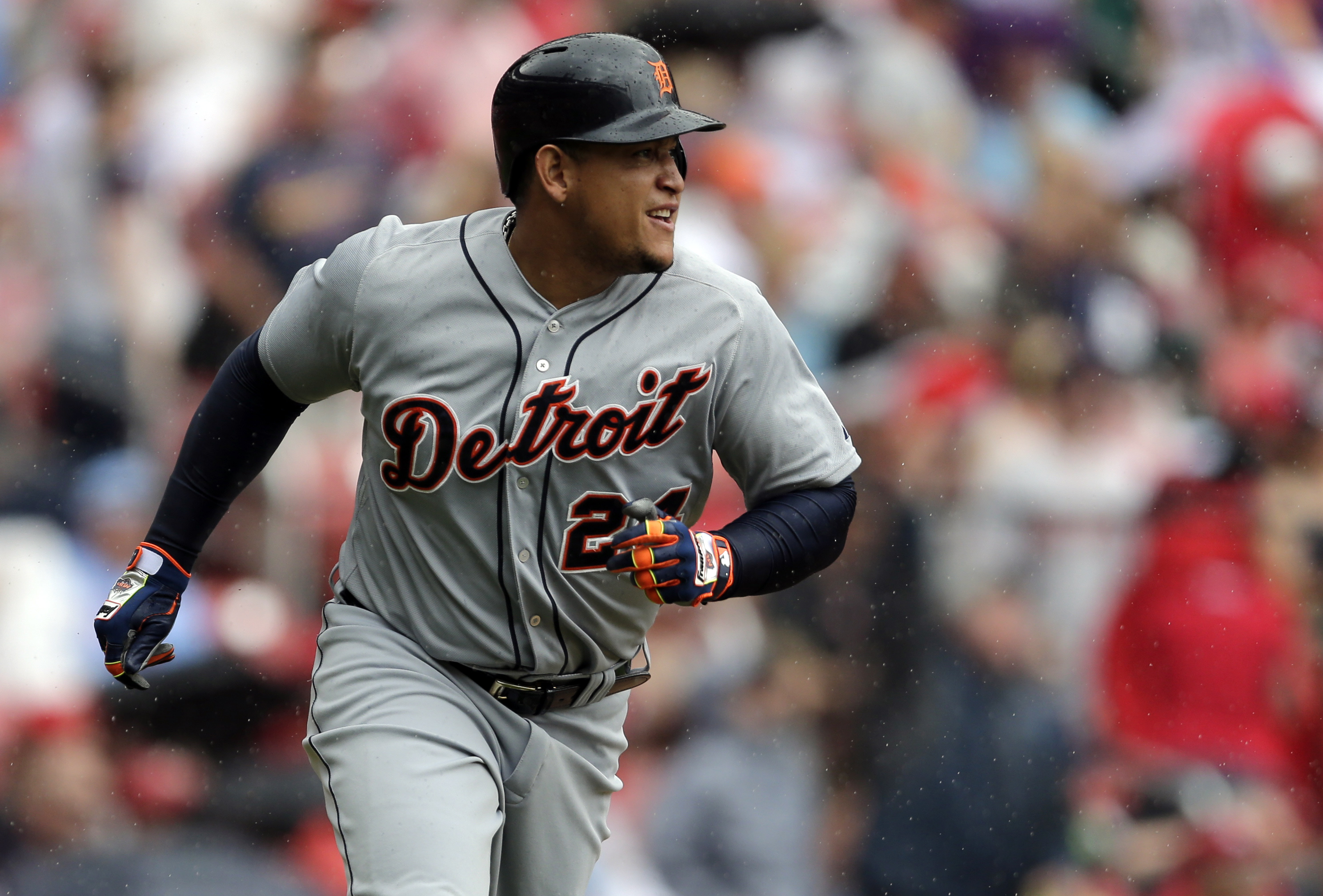 Cabrera hits 400th homer, had to wait out rain to count