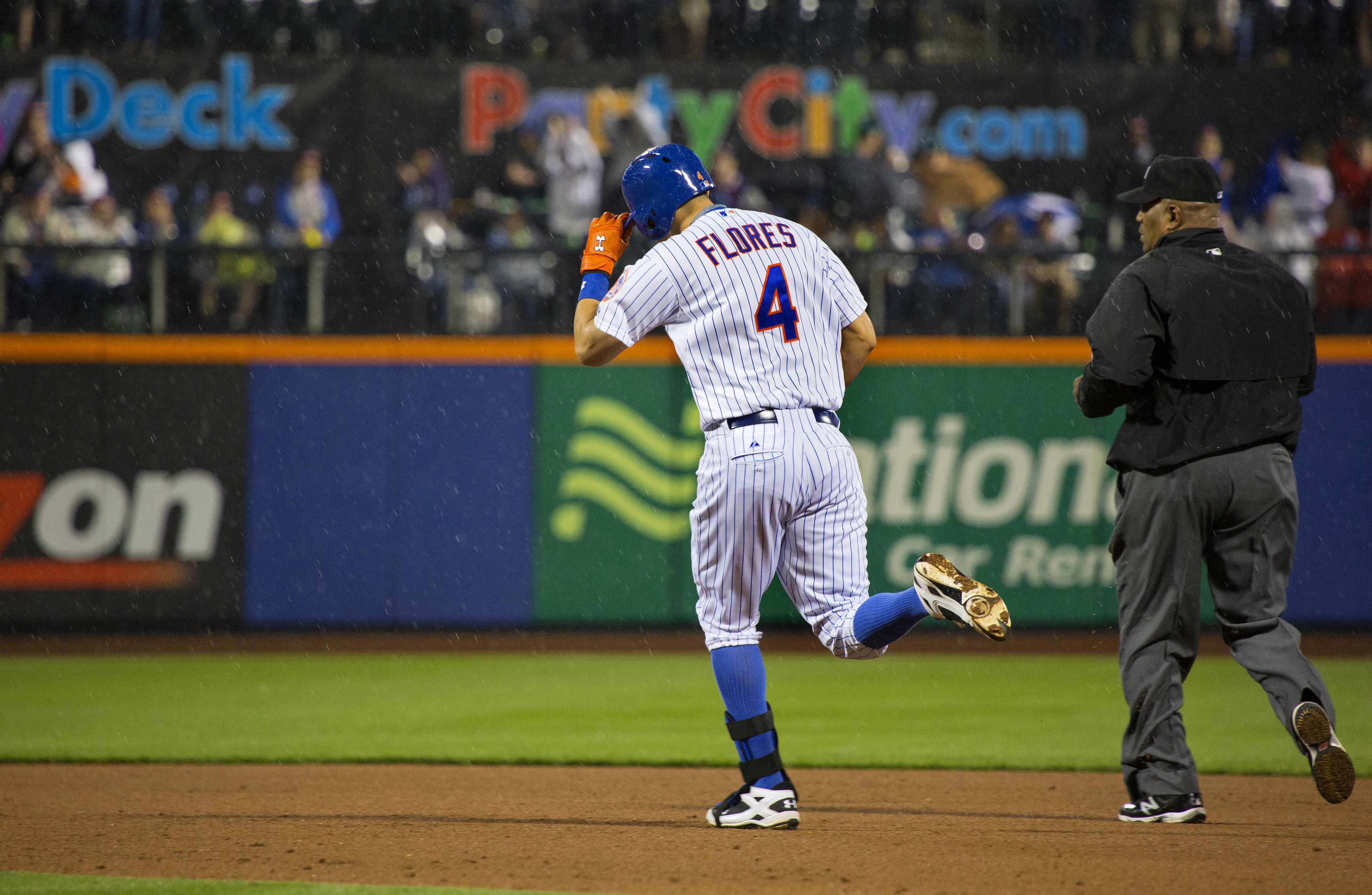 Flores slam, deGrom 3 for 3 as Mets romp over Brewers 14-1