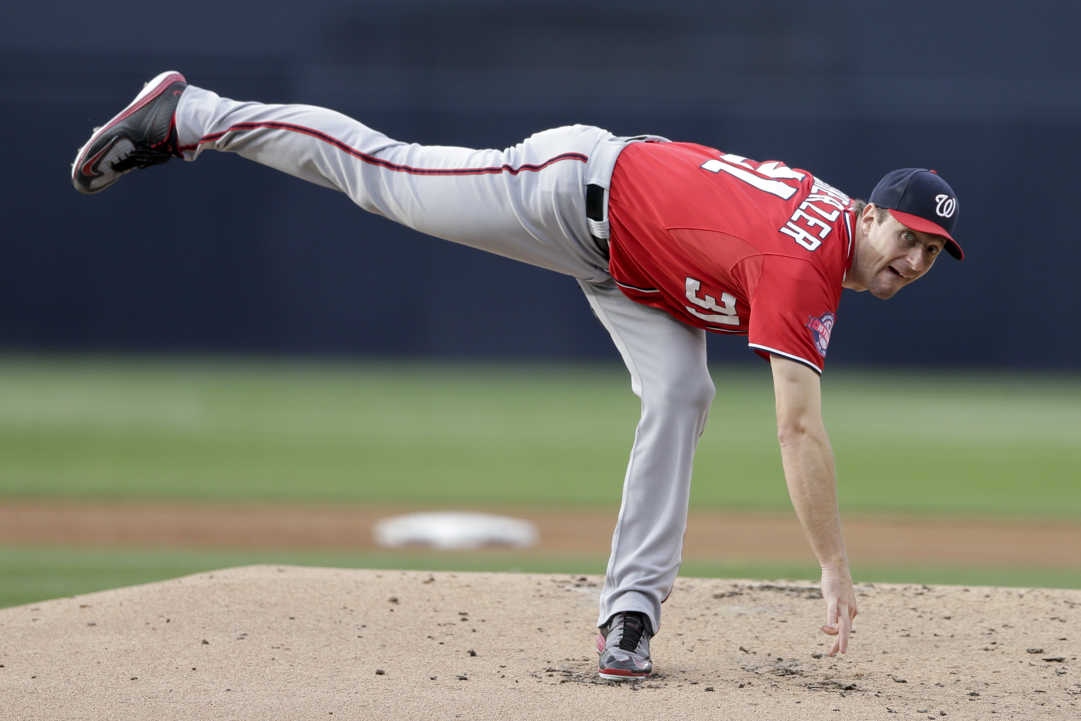 Scherzer shuts down Padres to lead Nationals to 4-1 win