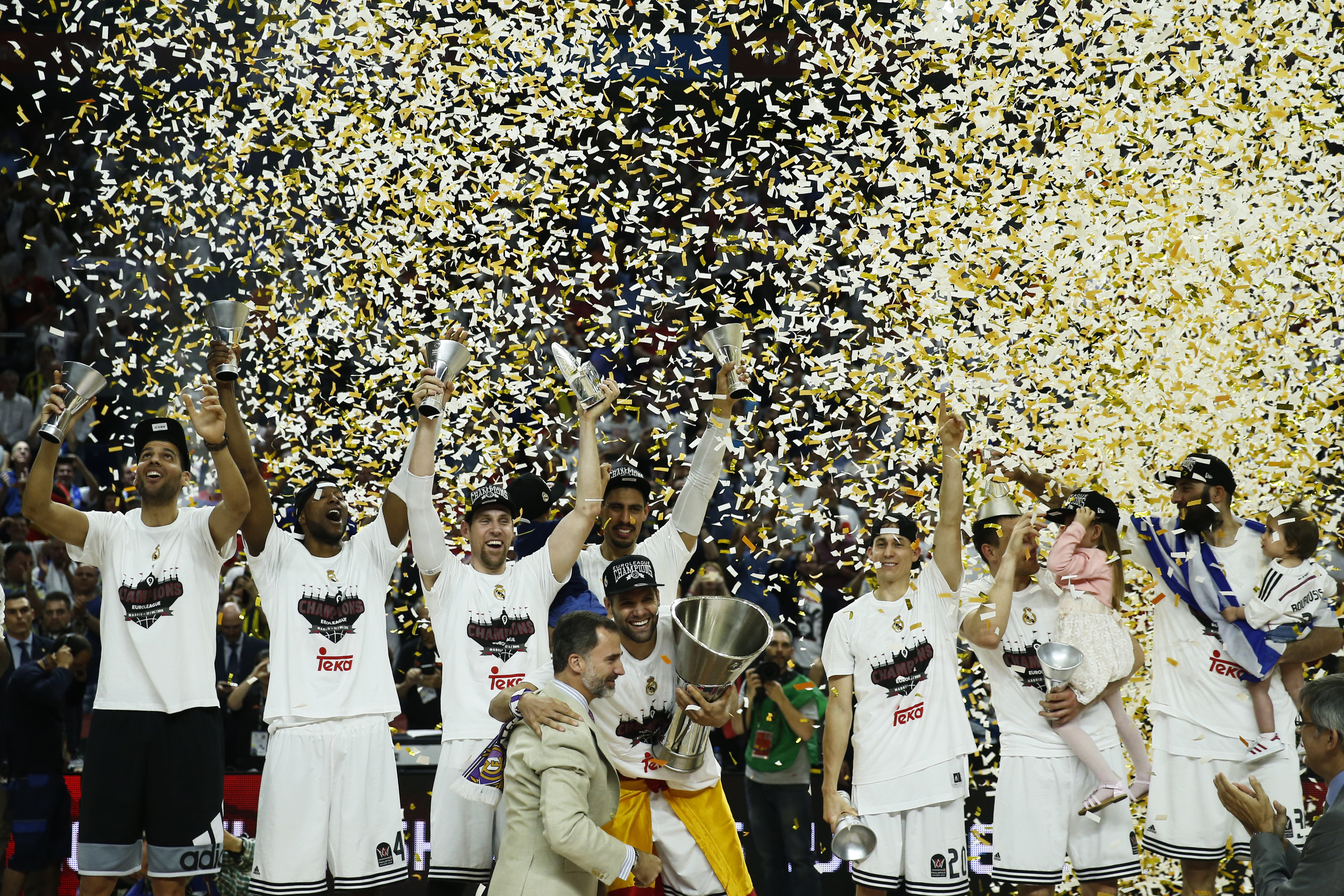 Real Madrid's Felipe Reyes, center, embraces Spanish King Felipe after receiving the winner's trophy of the Euroleague Final Four Championship basketball match between Real Madrid and Olympiakos in Madrid, Spain. (AP Photo/Daniel Ochoa de Oiza)