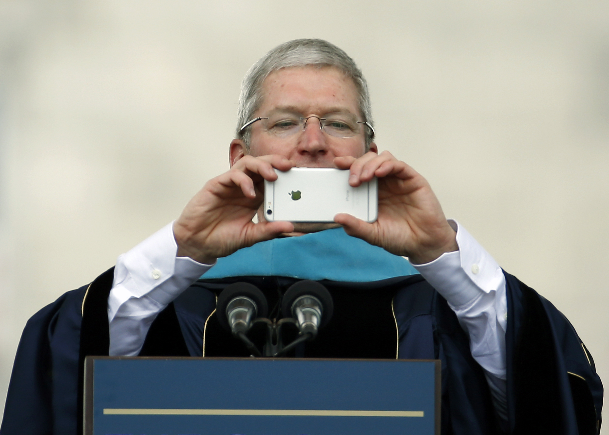 Apple CEO tells George Washington U. grads to live by values