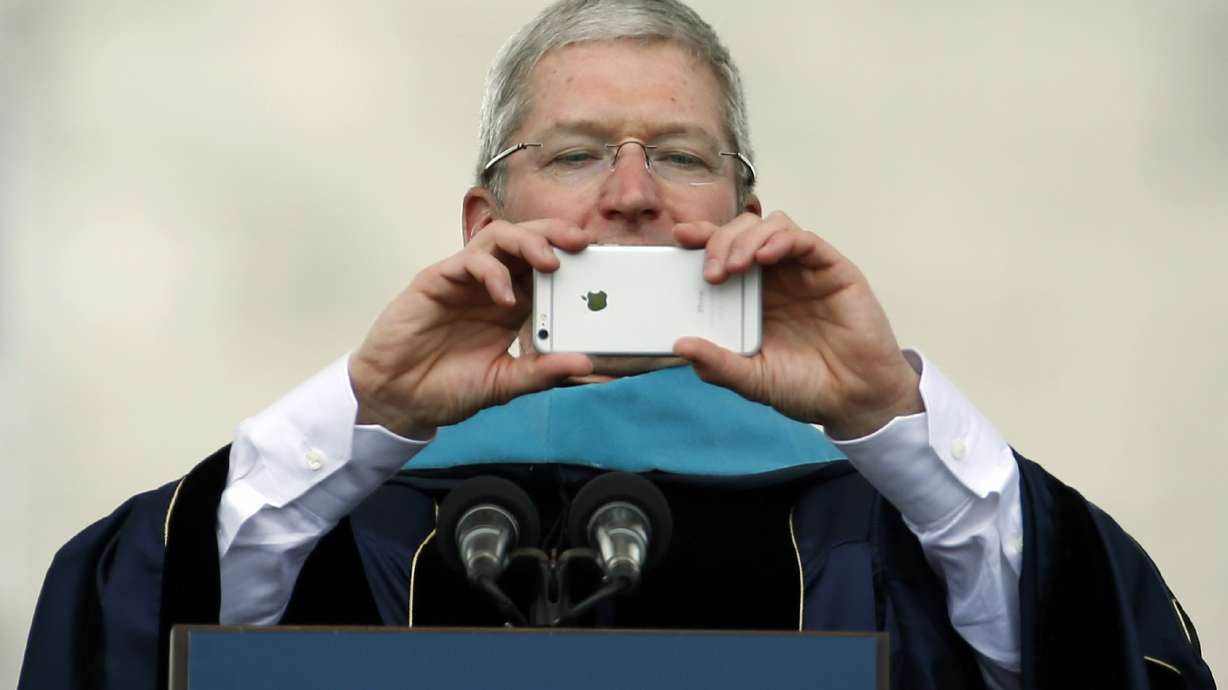 Apple CEO tells George Washington U. grads to live by values