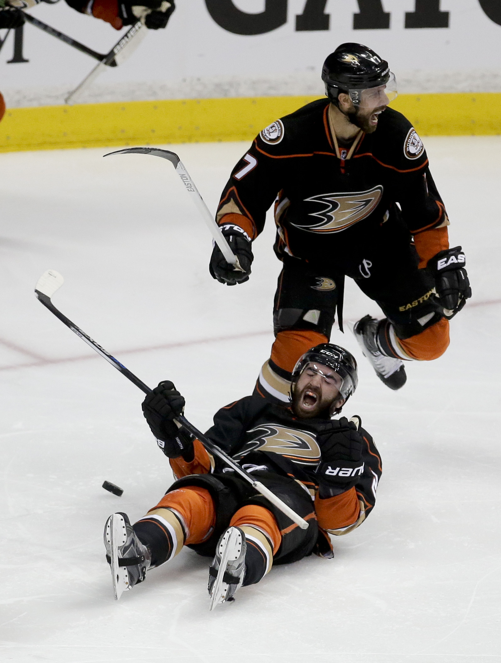 Andersen's Ducks knock off Blackhawks 4-1 in WCF opener