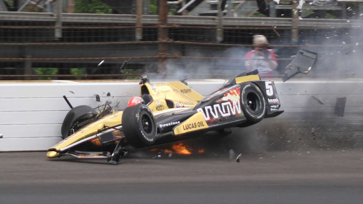 Hinchcliffe taken to hospital after another wreck at Indy