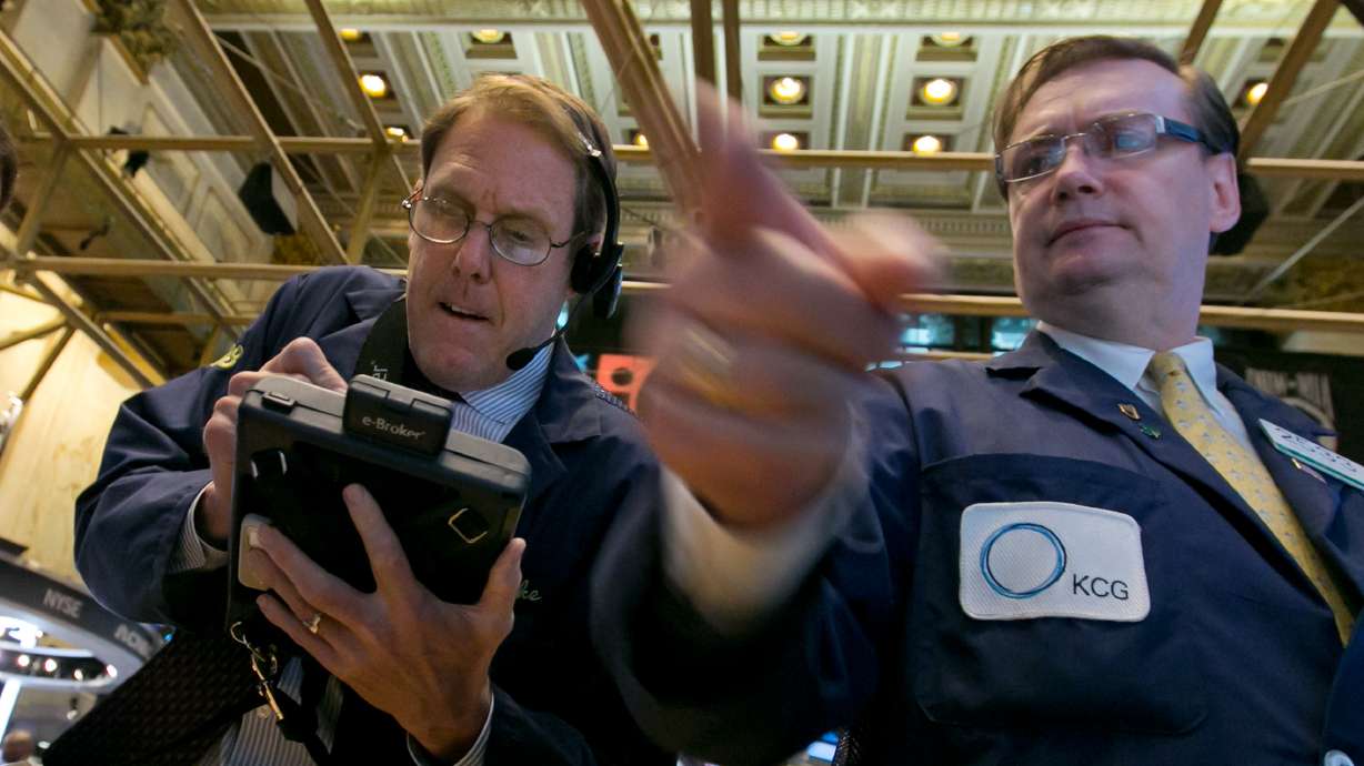 US stocks drift mostly lower in listless trading