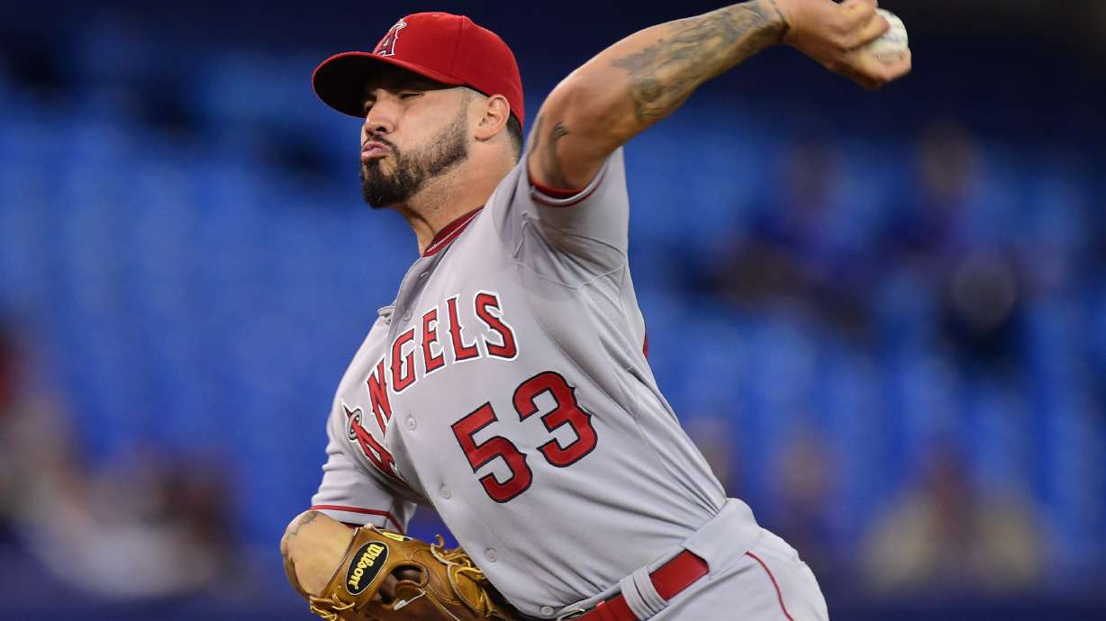 Santiago goes 7 innings for win, Angels beat Blue Jays 3-2