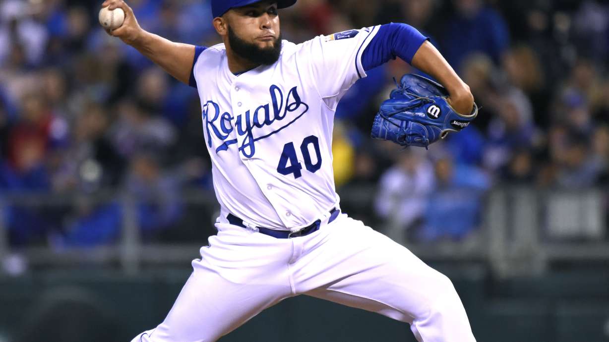 Ventura, 2 relievers shut out Reds, 3-0