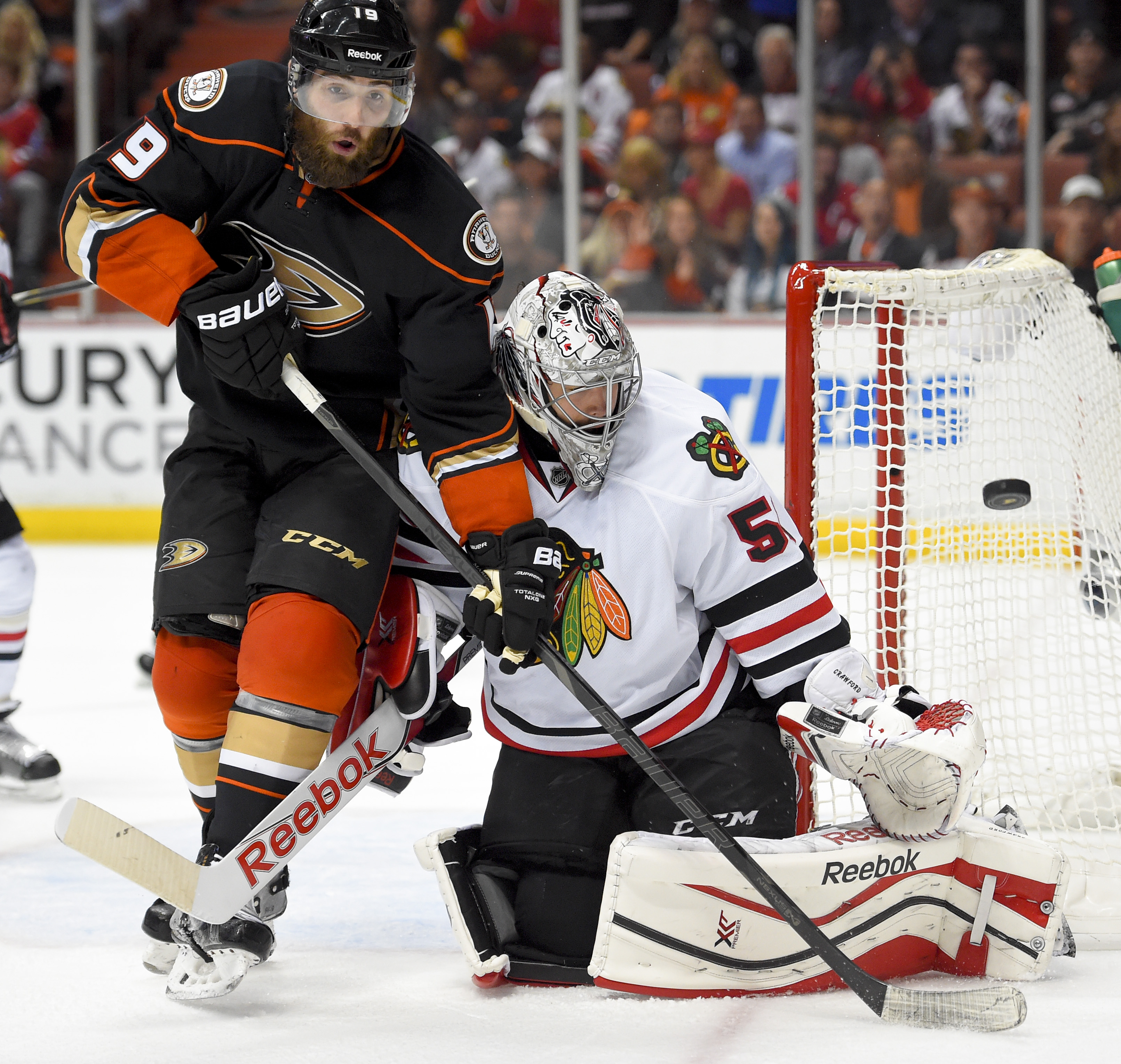 Kruger puts Blackhawks past Ducks 3-2 in 3rd OT of Game 2