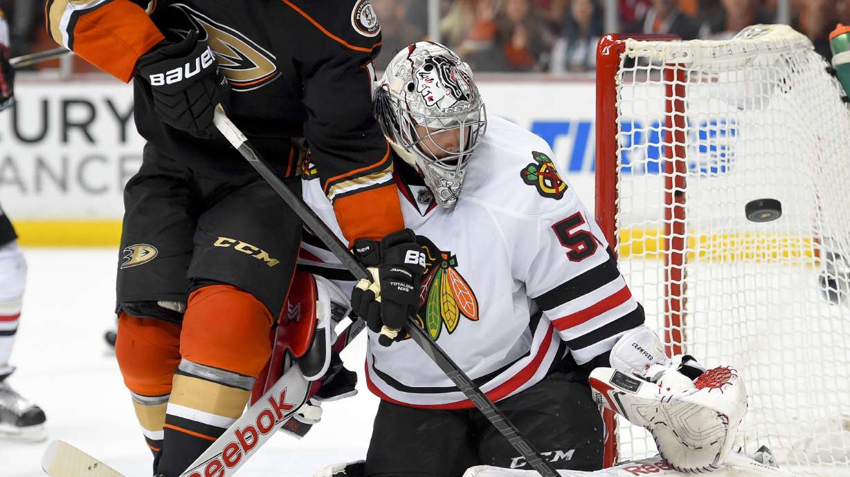 Kruger puts Blackhawks past Ducks 3-2 in 3rd OT of Game 2