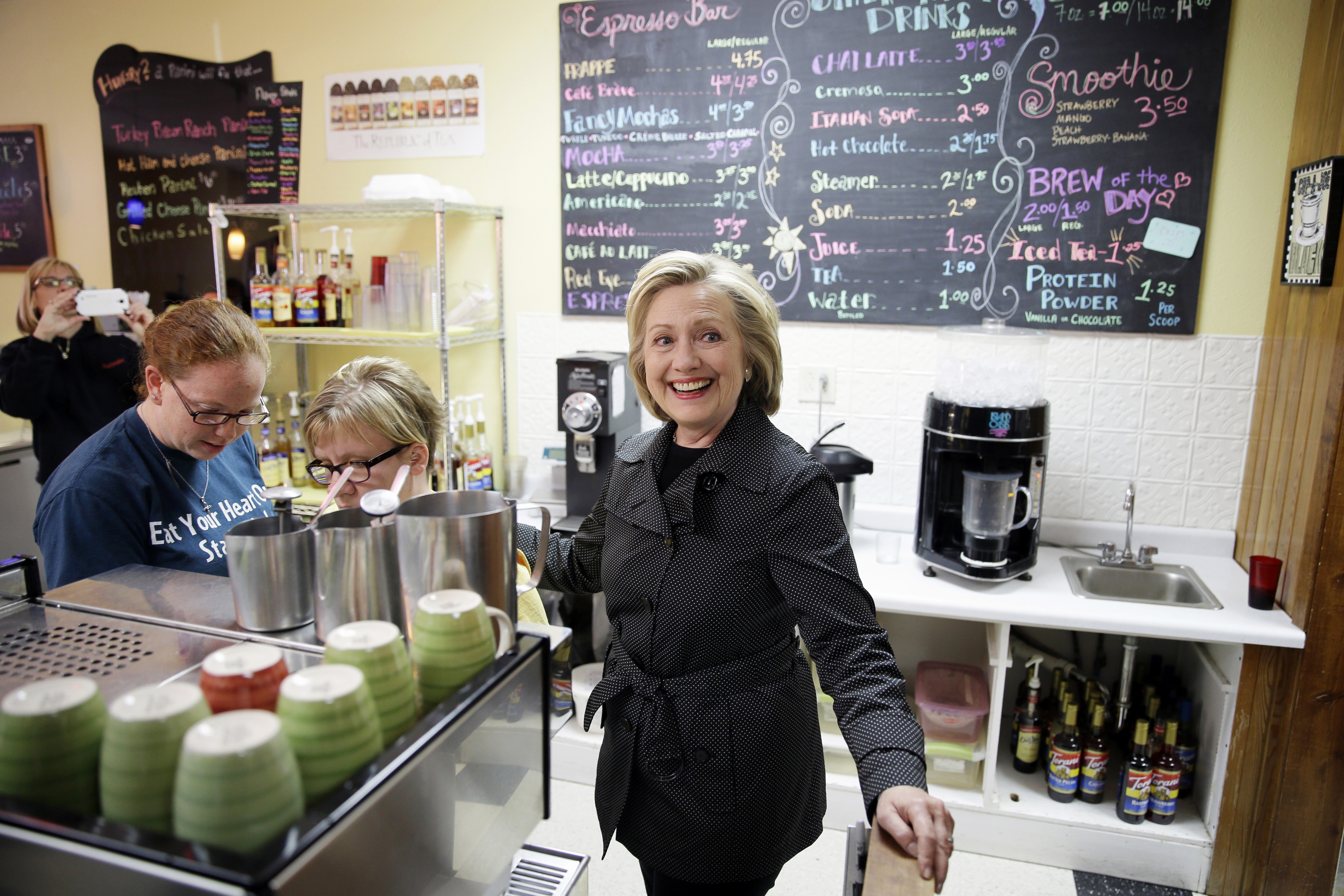Amid criticism, Clinton sticks to low-key campaign strategy