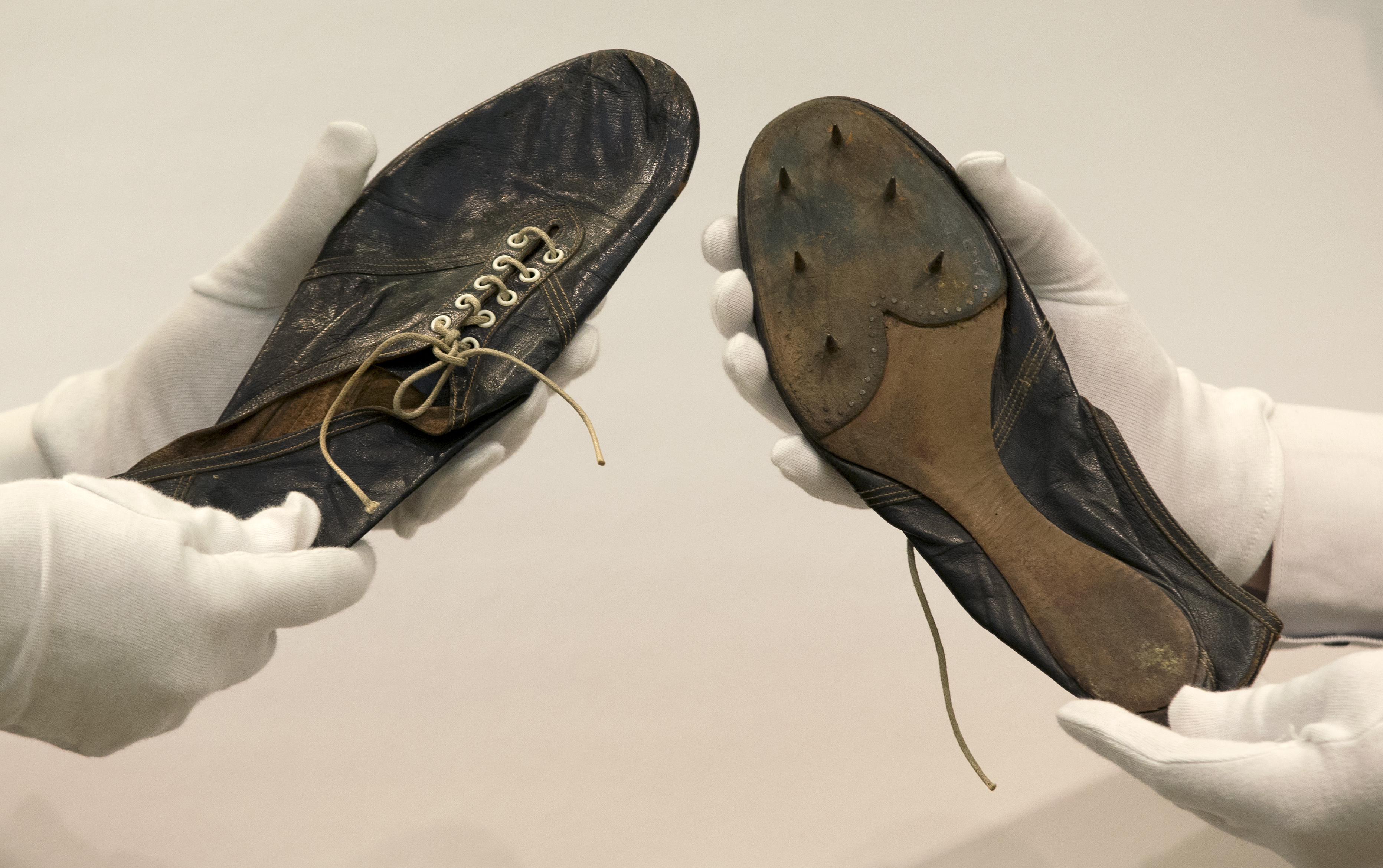 Roger Bannister's 4-minute mile shoes to go on auction block
